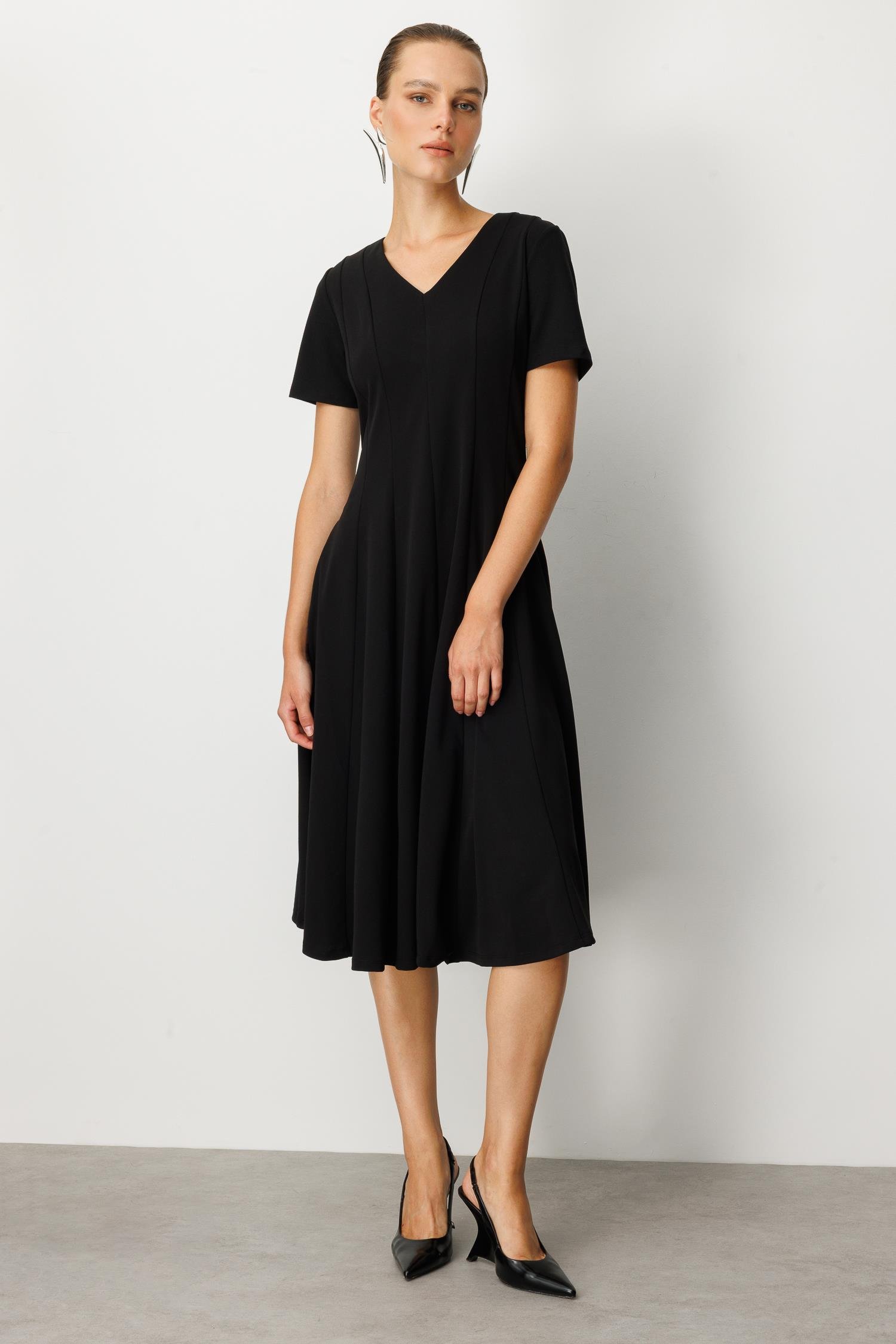 V Yaka Midi Elbise-SİYAH