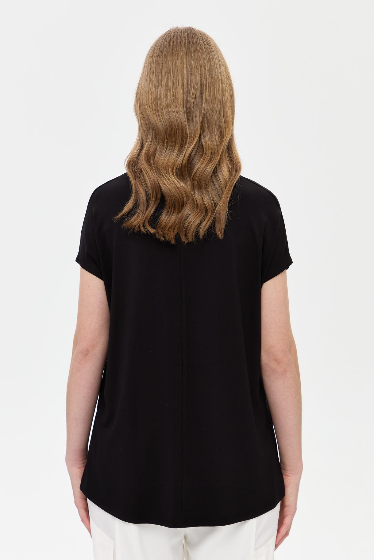 V Yaka Önü Dikiş Detaylı Tişört - SİYAH
