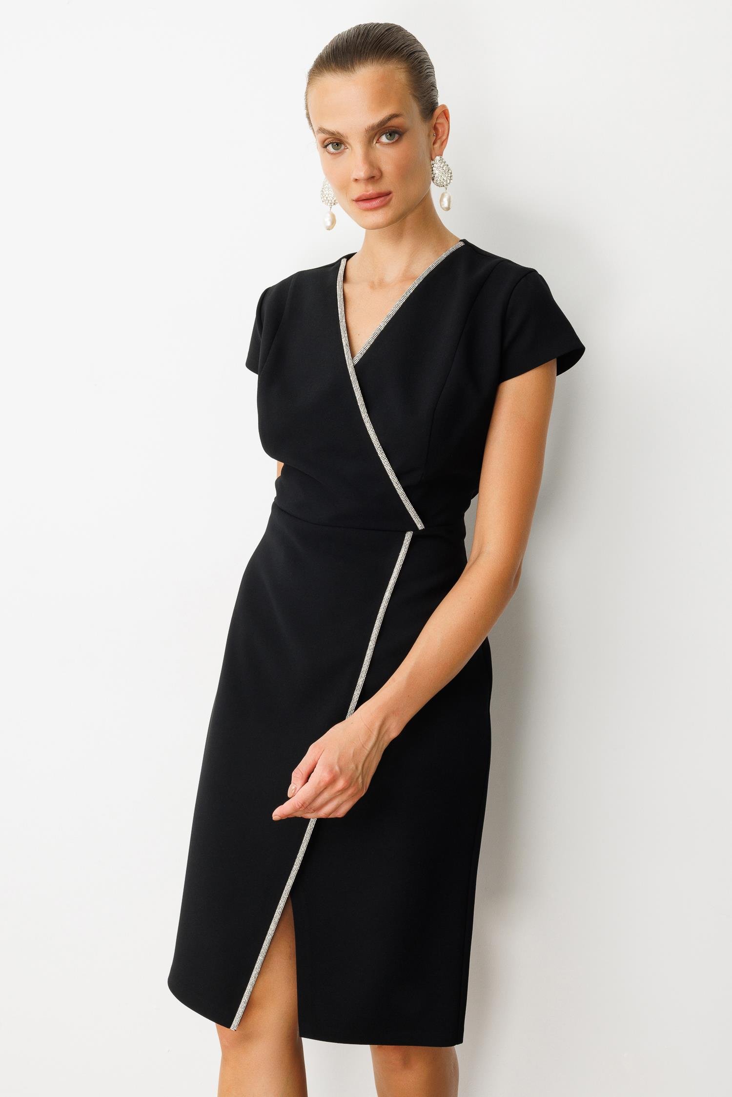 V Yaka Taşlı Kısa Abiye Elbise-SİYAH
