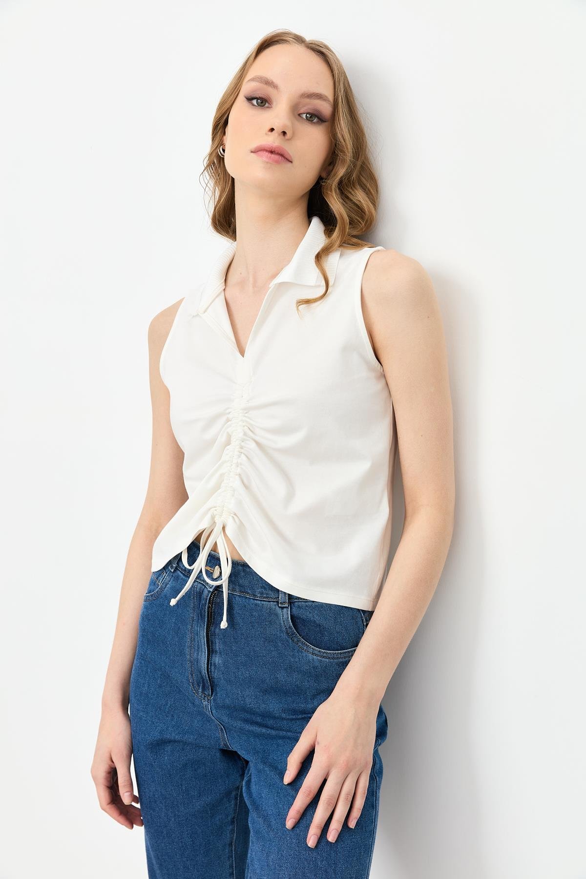 Yaka Detaylı Kolsuz Bluz-KEMIK