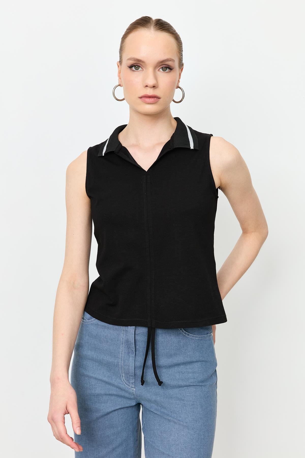 Yaka Detaylı Kolsuz Bluz-SİYAH