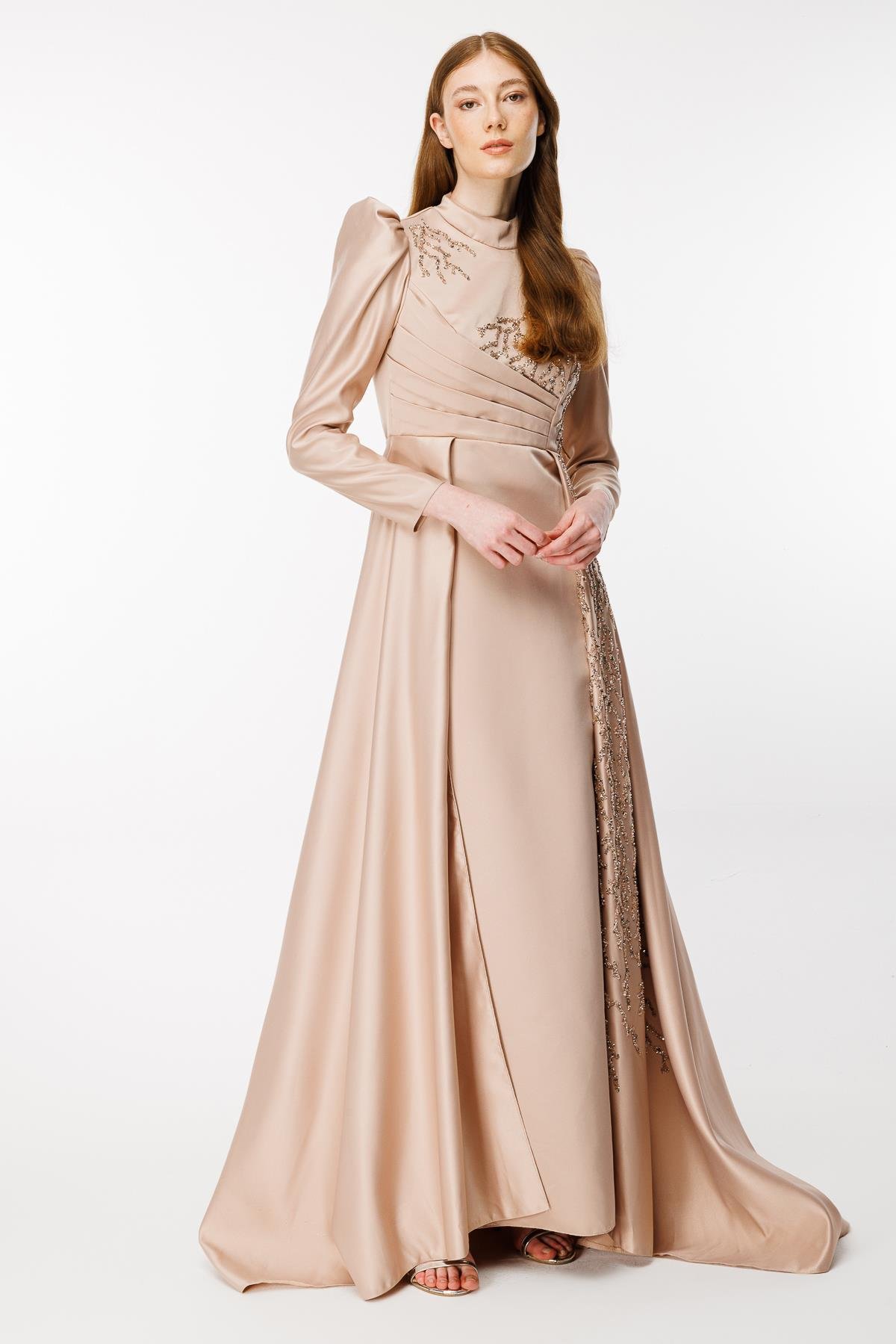 Yaka Ve Eteği İşlemeli Kuyruklu Abiye - GOLD