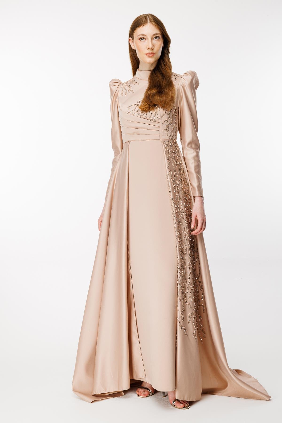 Yaka Ve Eteği İşlemeli Kuyruklu Abiye - GOLD