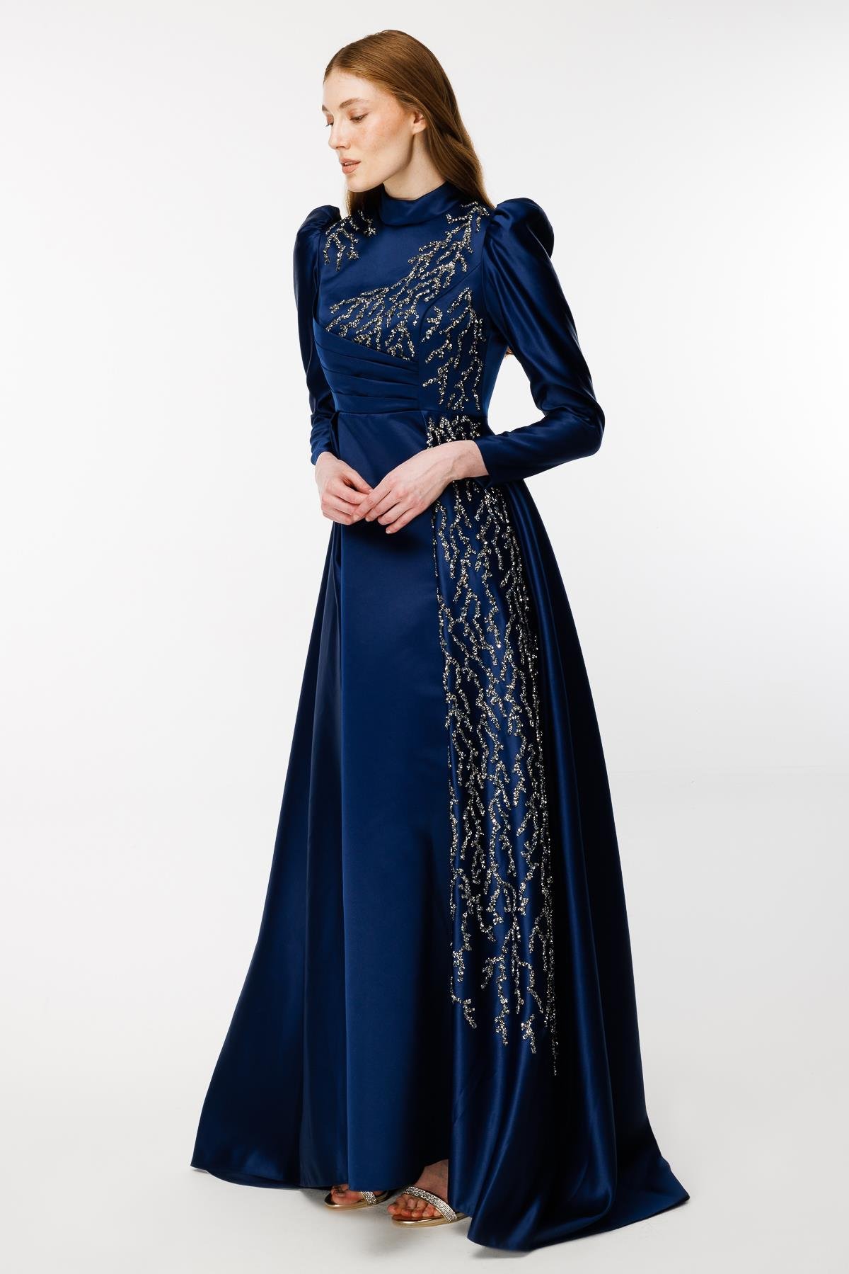 Yaka Ve Eteği İşlemeli Kuyruklu Abiye - LACI