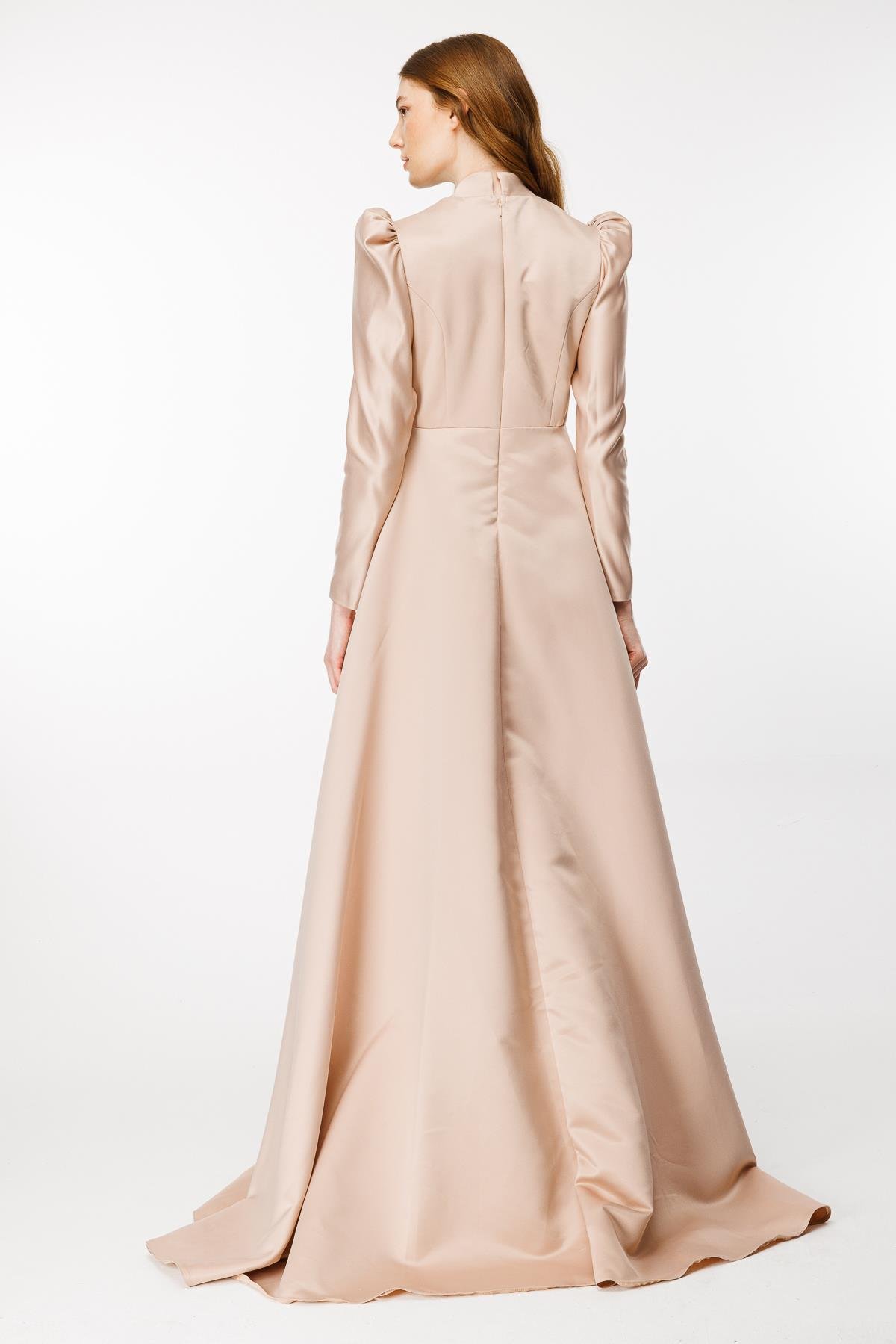 Yaka Ve Eteği İşlemeli Kuyruklu Abiye - GOLD