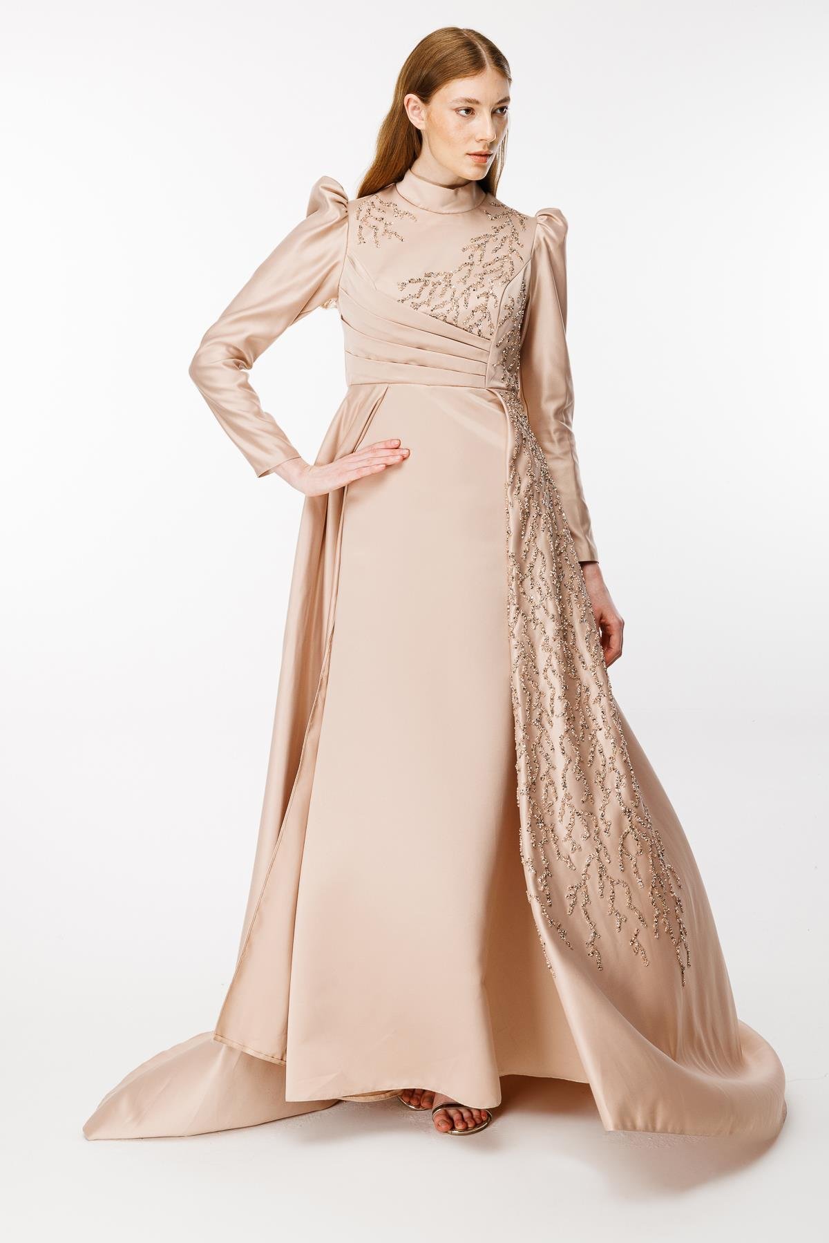 Yaka Ve Eteği İşlemeli Kuyruklu Abiye - GOLD