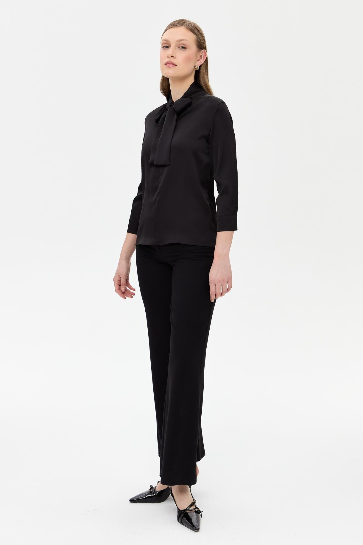 Yakası Fularlı Saten Gömlek - SİYAH