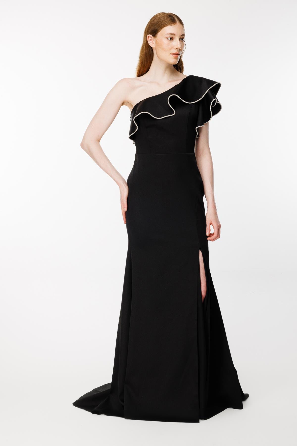 Yakası Taşlı Ve Yırtmaçlı Uzun Abiye - SİYAH