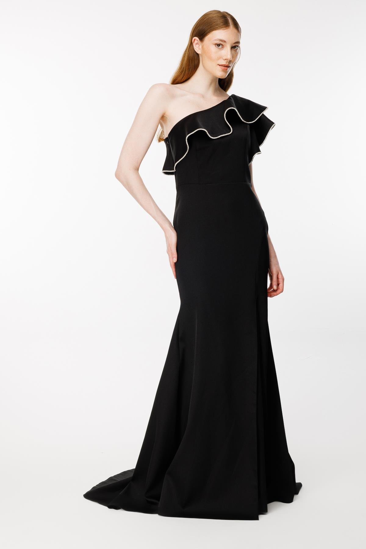 Yakası Taşlı Ve Yırtmaçlı Uzun Abiye - SİYAH