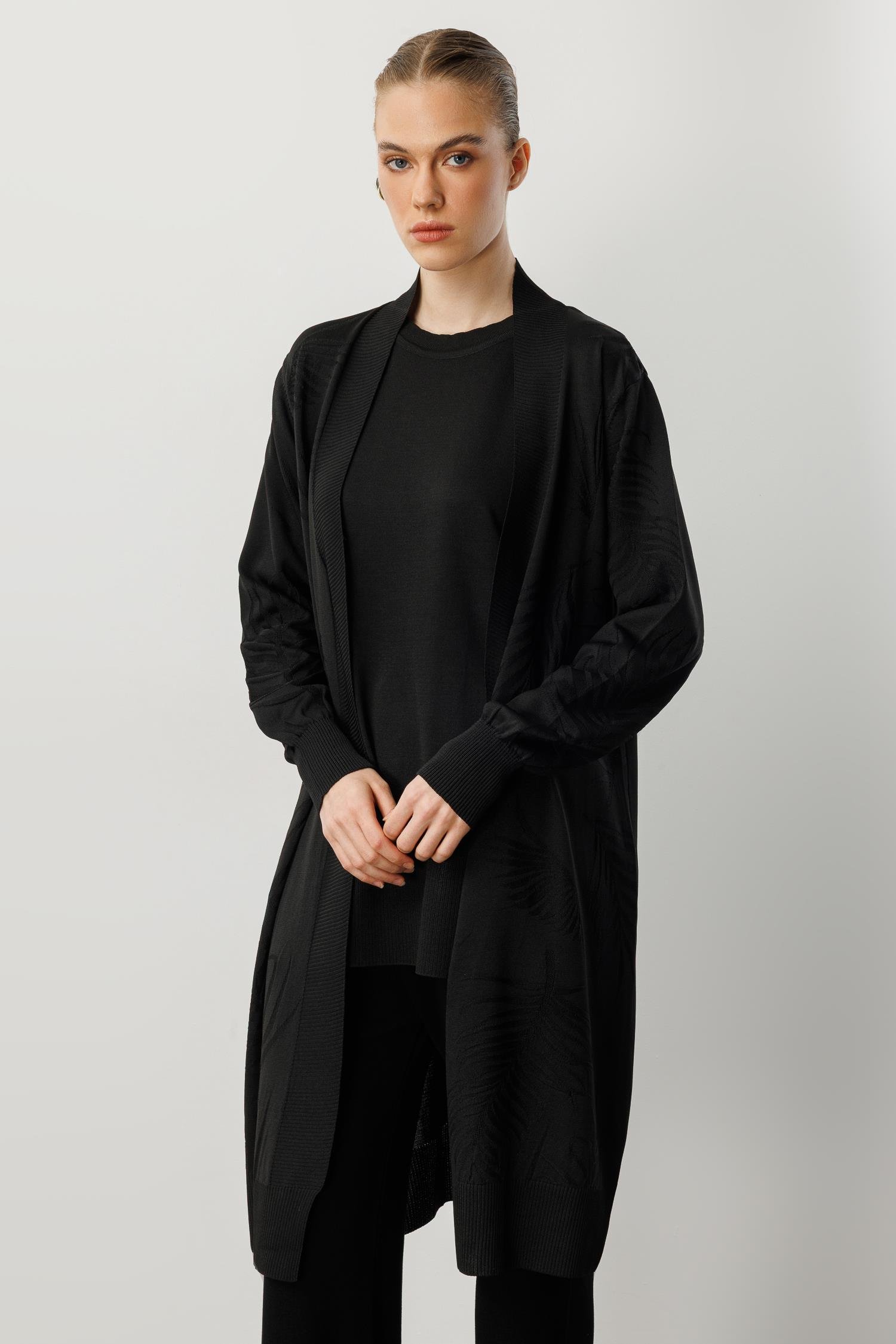 Yaprak Desenli Uzun Triko Hırka-SİYAH