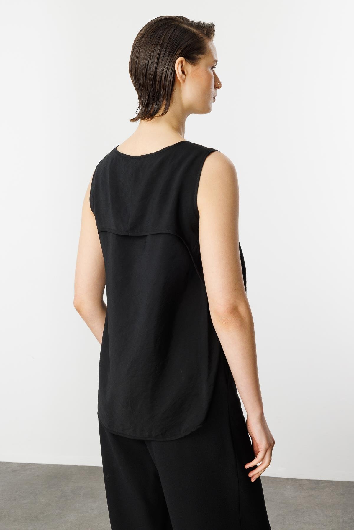 Yırtmaç Detaylı Bluz-SİYAH