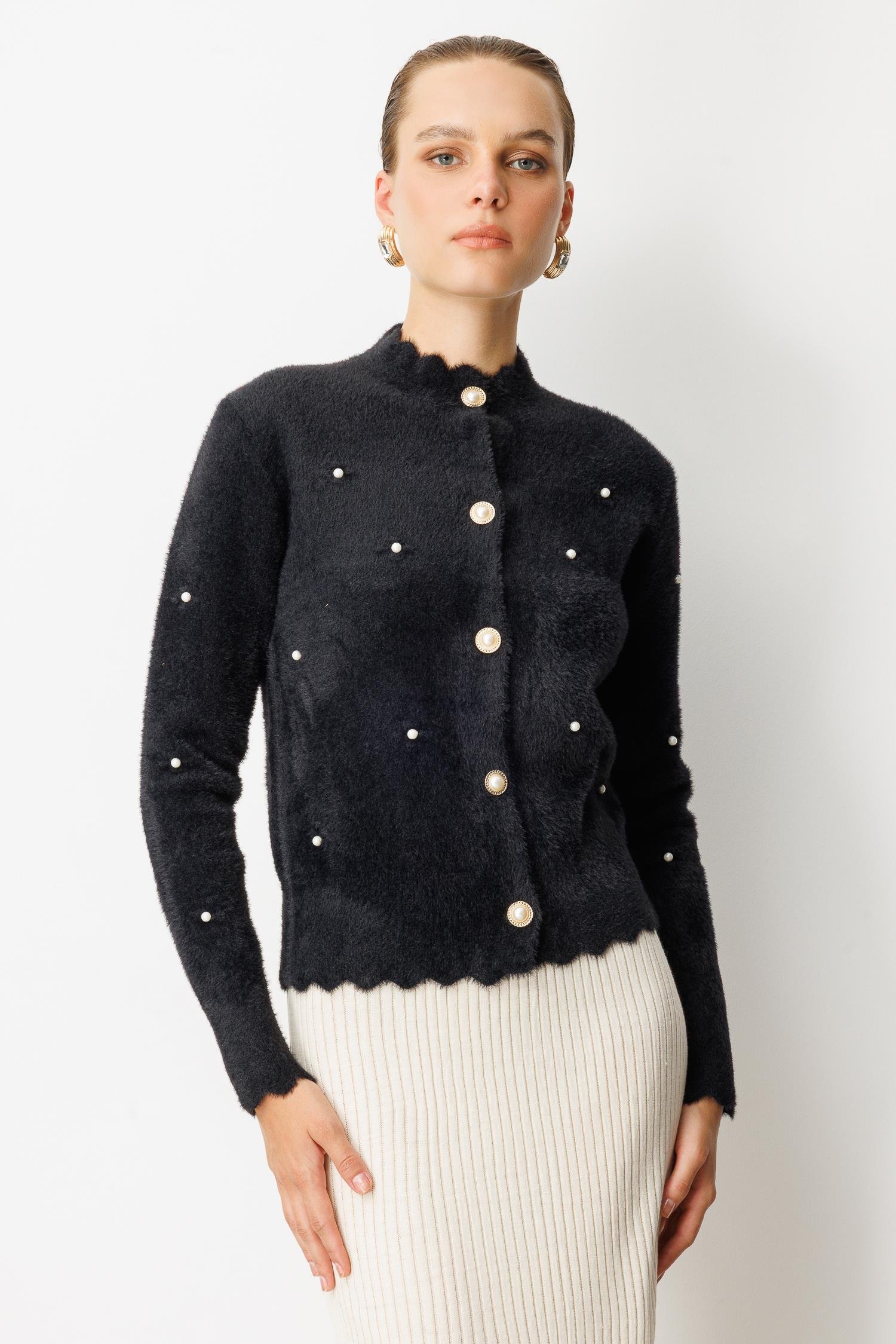 Yumuşak Dokulu Düğme Detay Triko Hırka-SİYAH