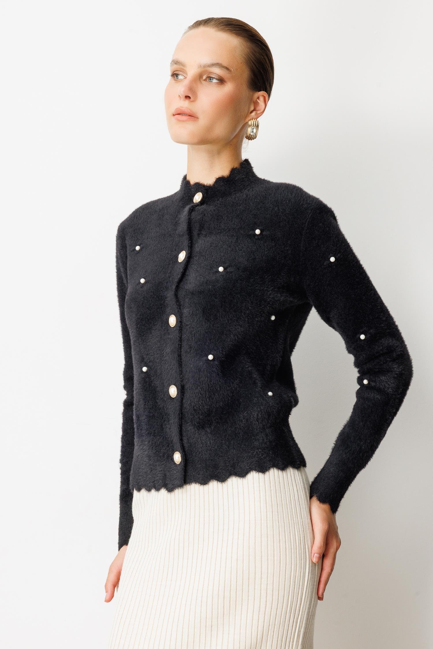 Yumuşak Dokulu Düğme Detay Triko Hırka-SİYAH