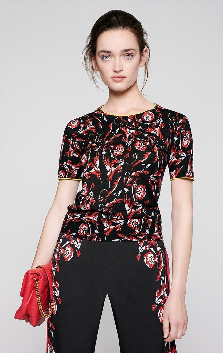 ESCADA  KAZAK