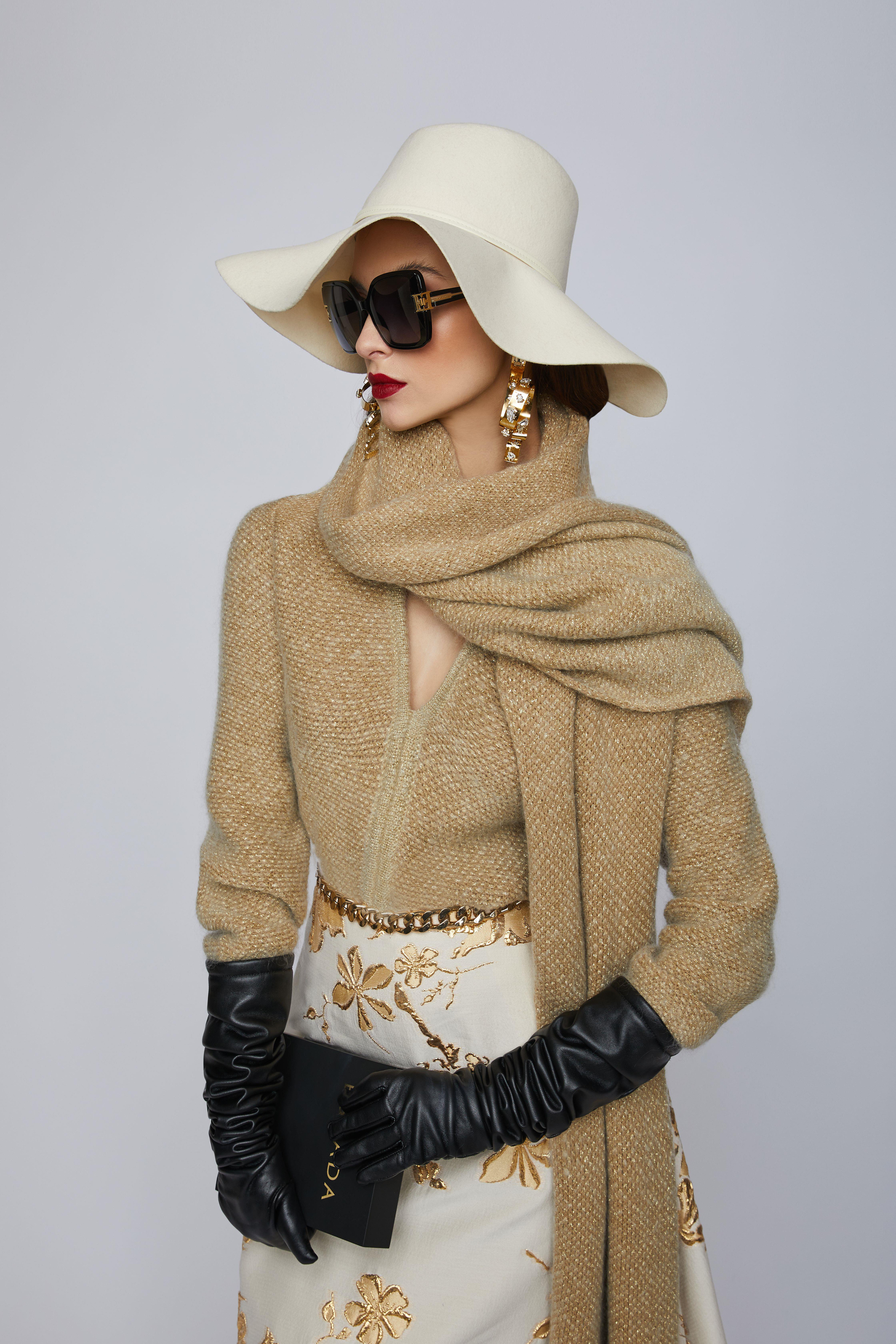 ESCADA  KAZAK