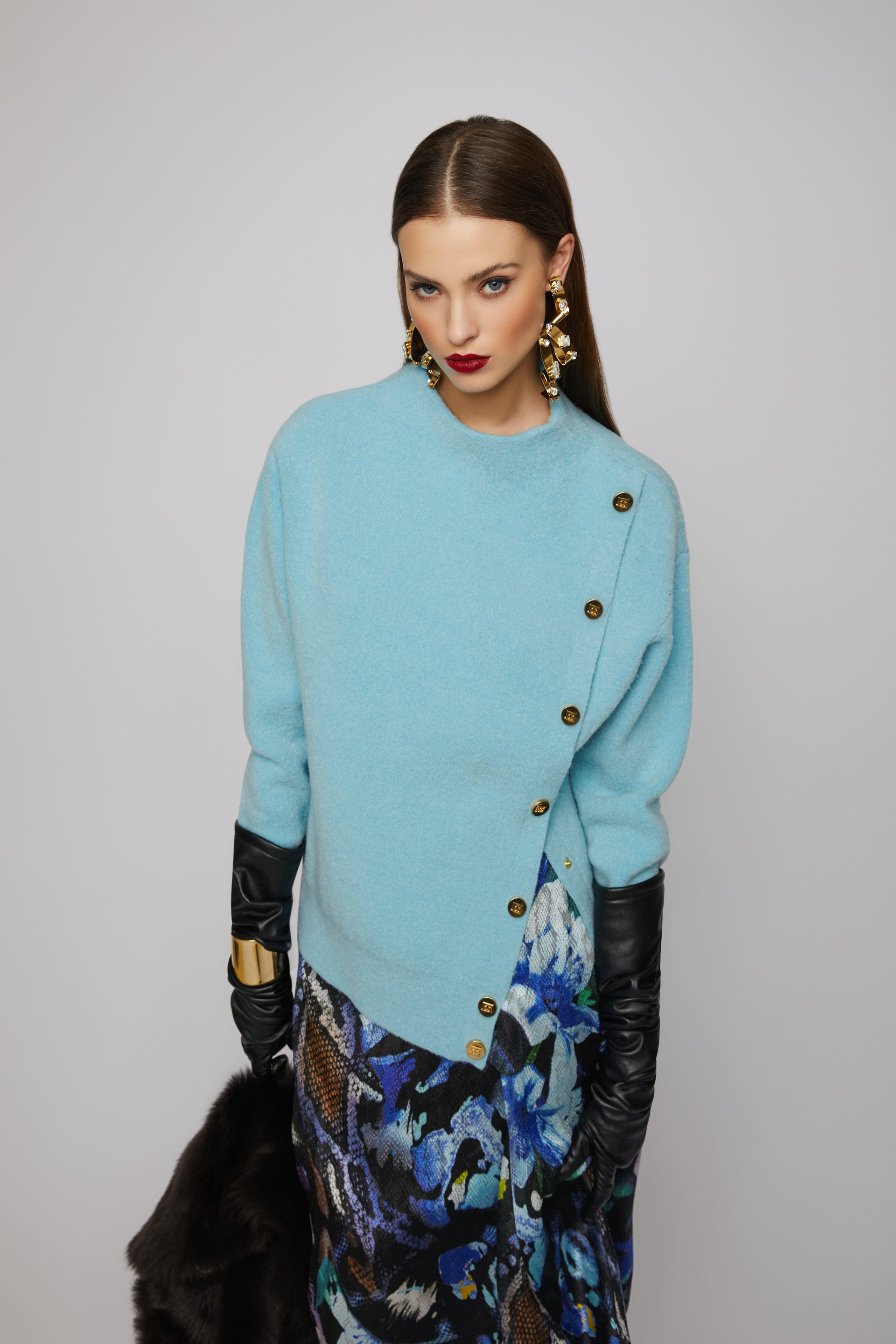 ESCADA  KAZAK
