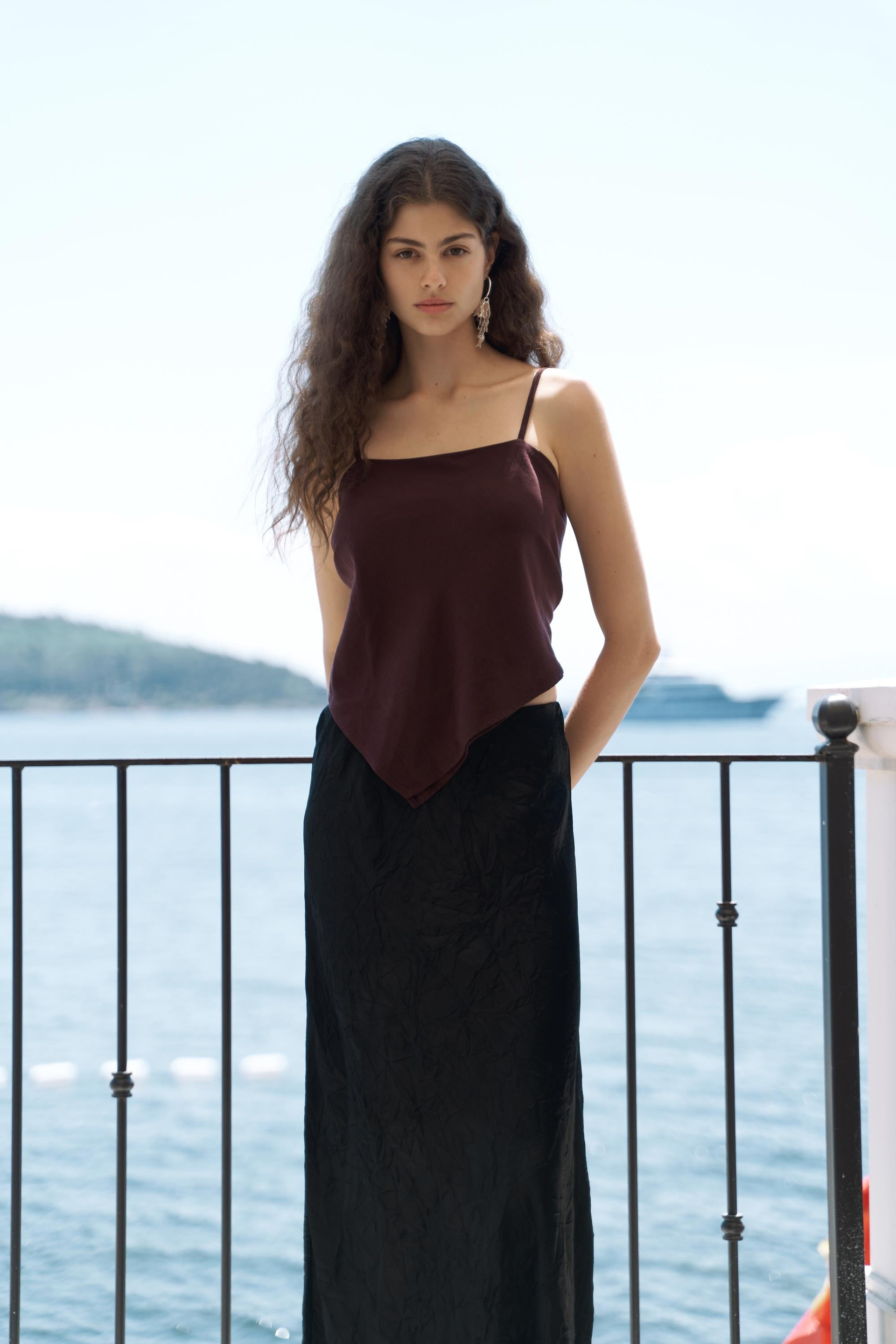 Alytih Üçgen Detay Bordo Crop