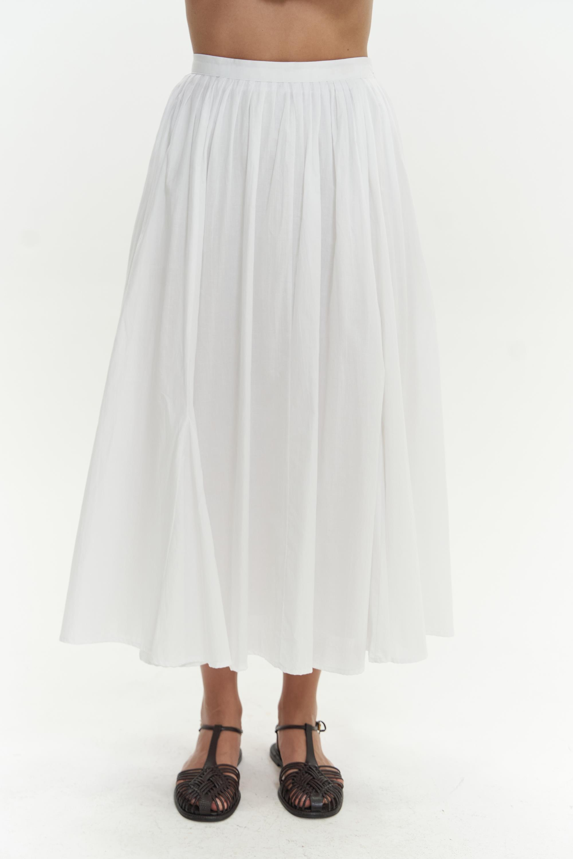 Amaya Bilek Hizasında Pileli Beyaz Etek