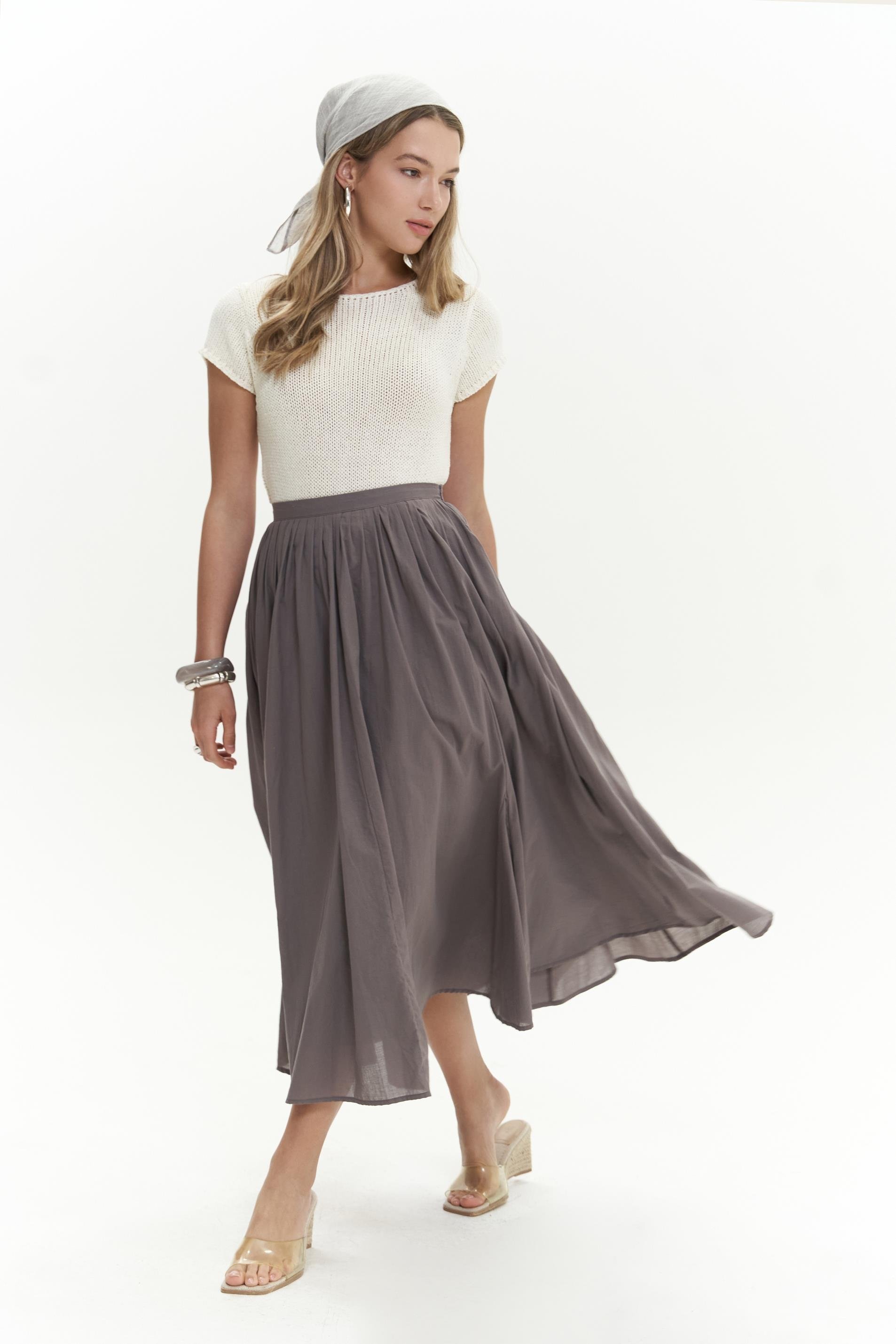 Amaya Bilek Hizasında Pileli Füme Etek