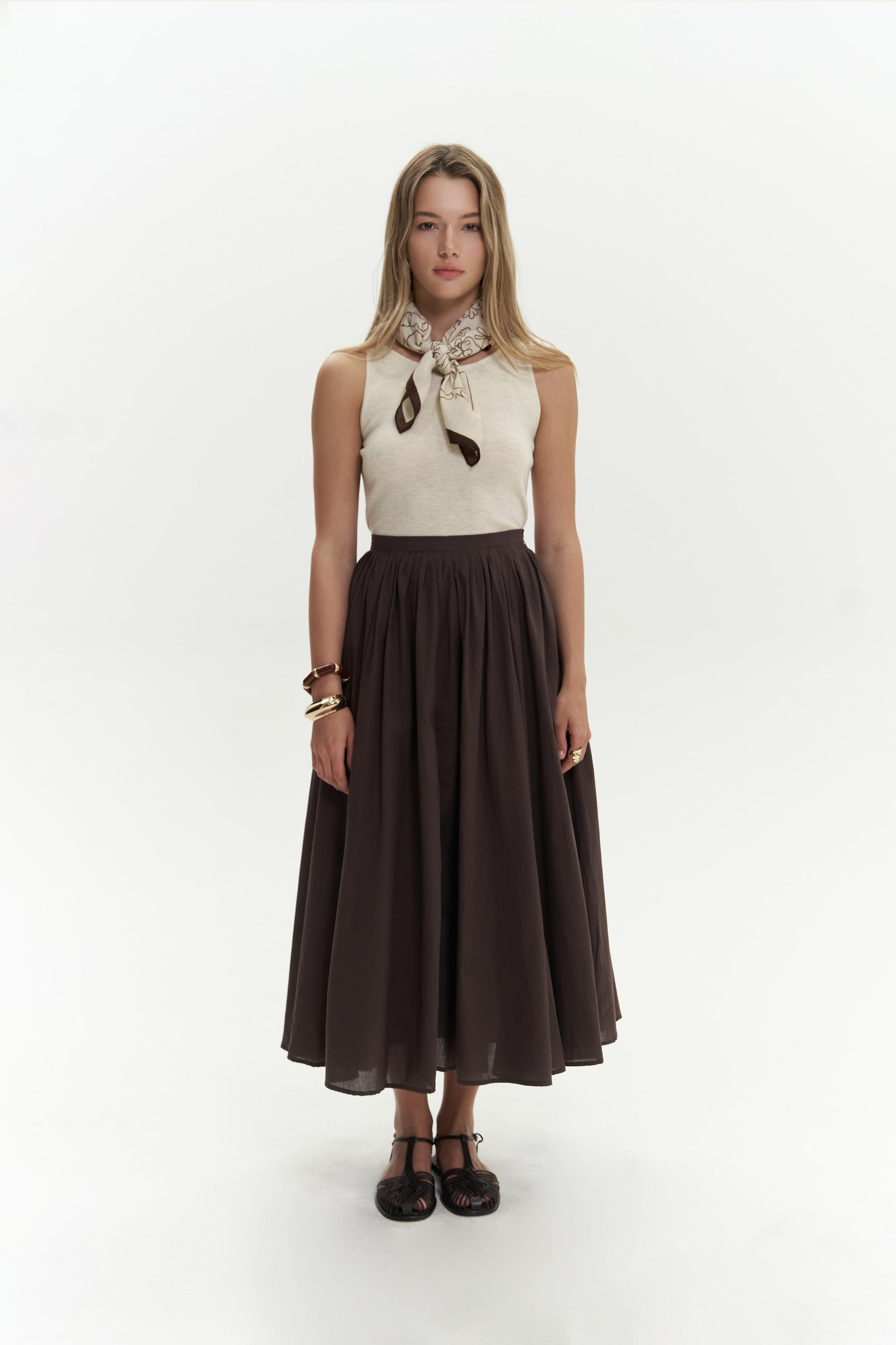 Amaya Bilek Hizasında Pileli Kahve Etek