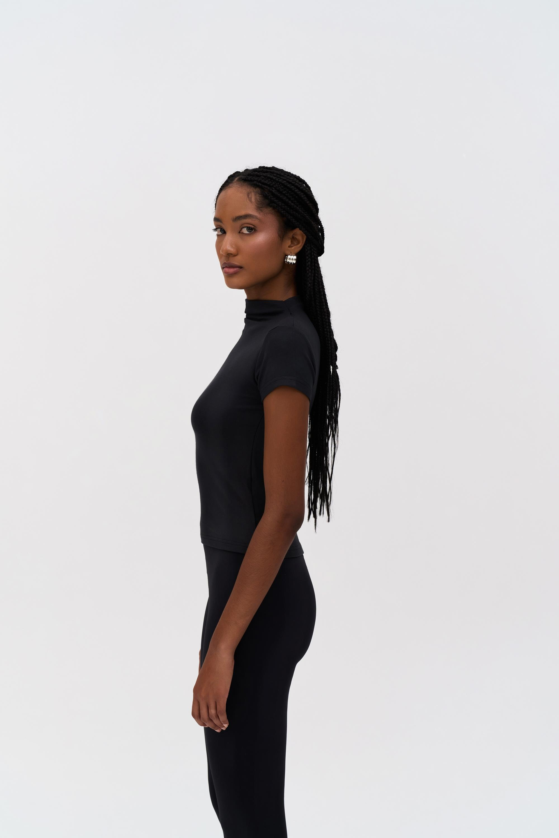 Anvers High Neck Black Crop