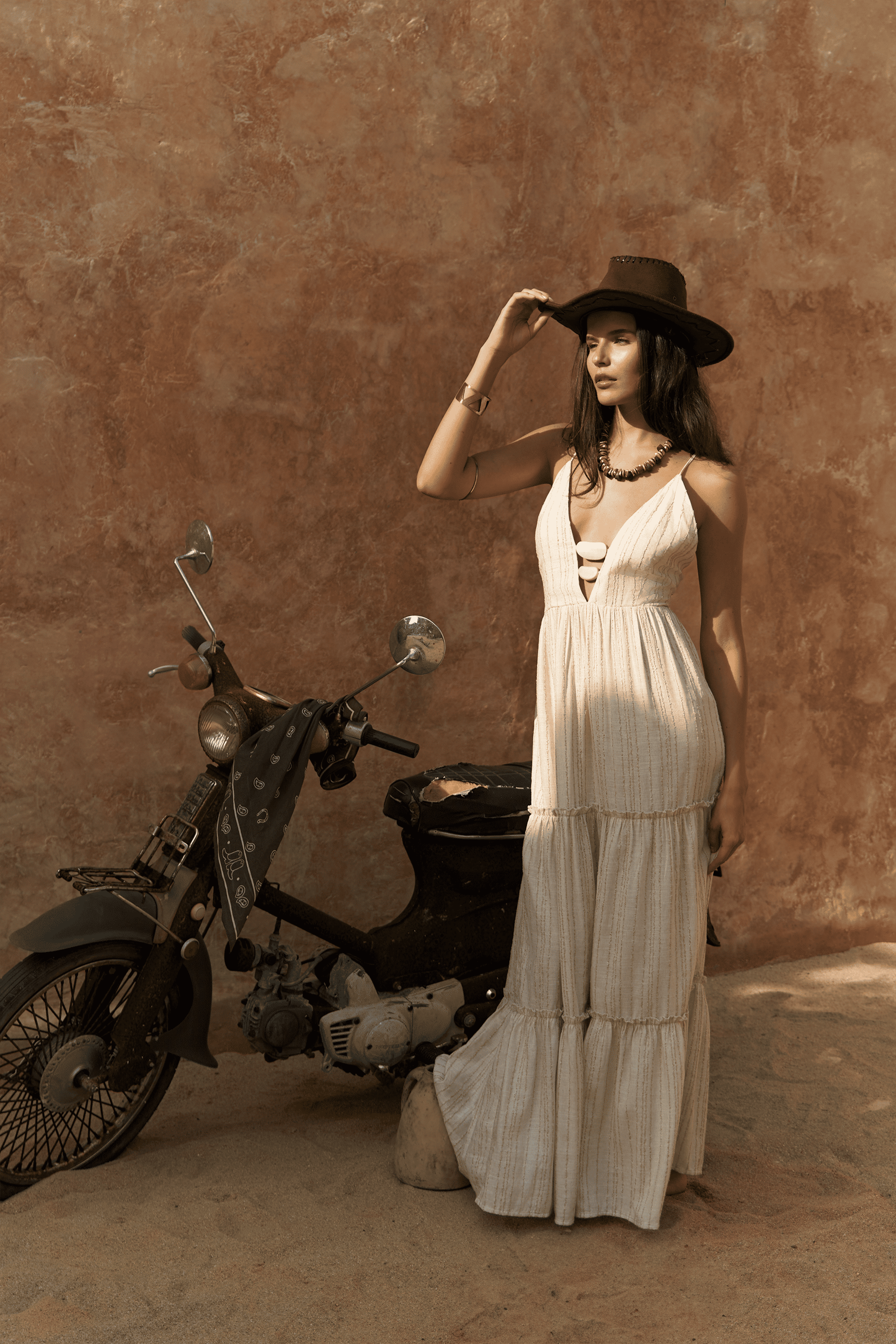 Asman Boncuk Detay Bej Elbise