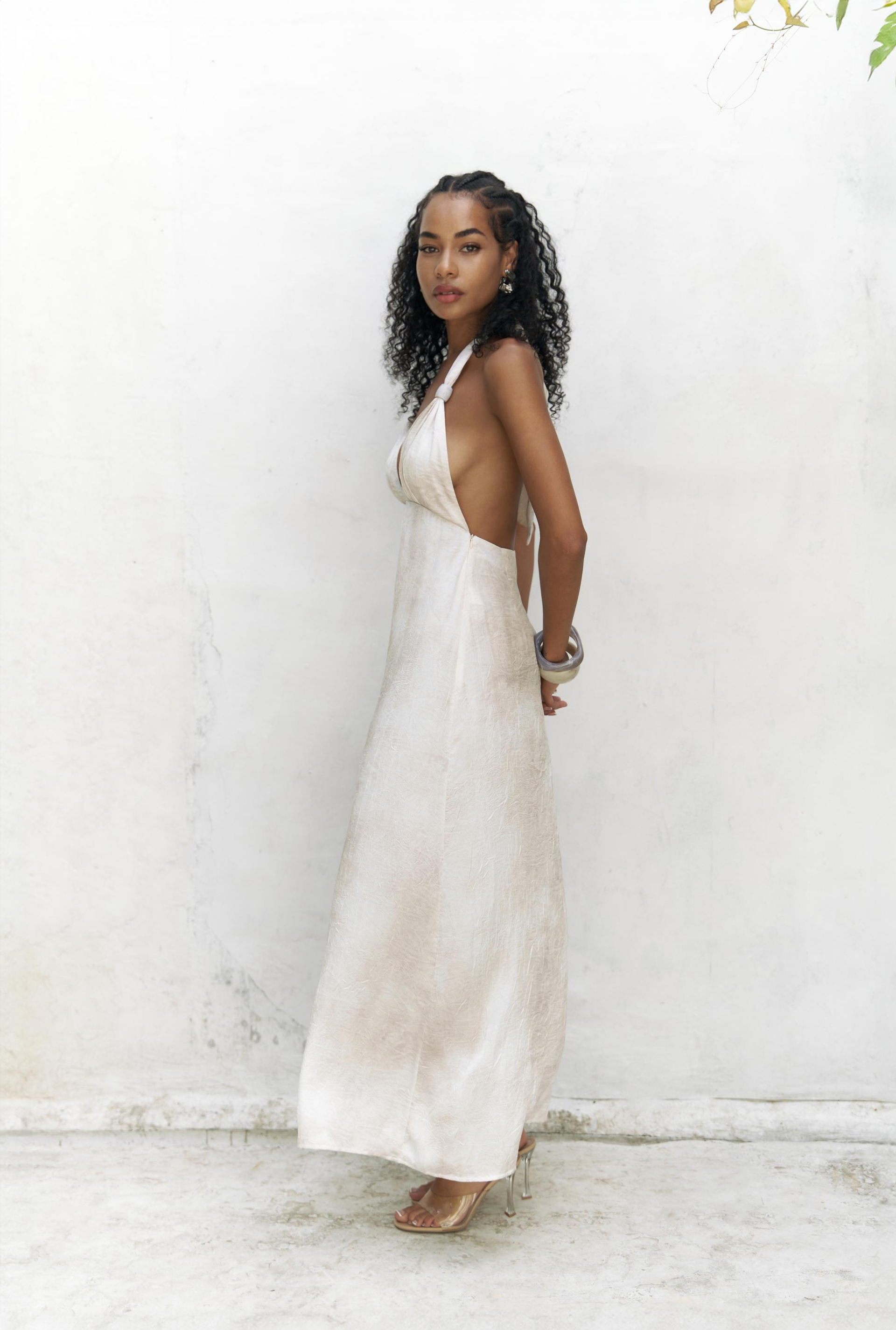 Bahirfiyon Bağlamalı Boncuk Detaylı Bej Uzun Elbise