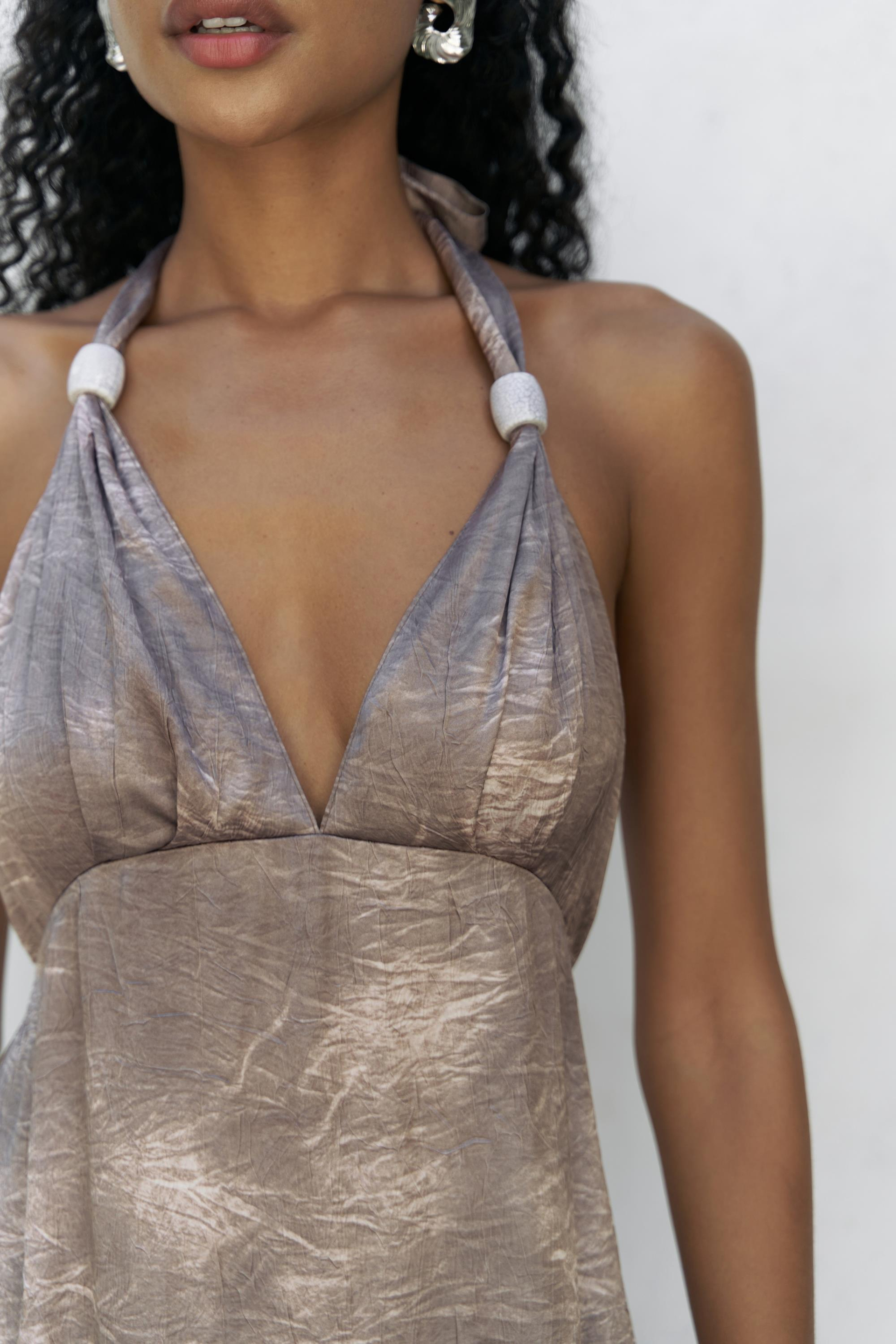 Bahirfiyon Bağlamalı Boncuk Detaylı Vizon Uzun Elbise