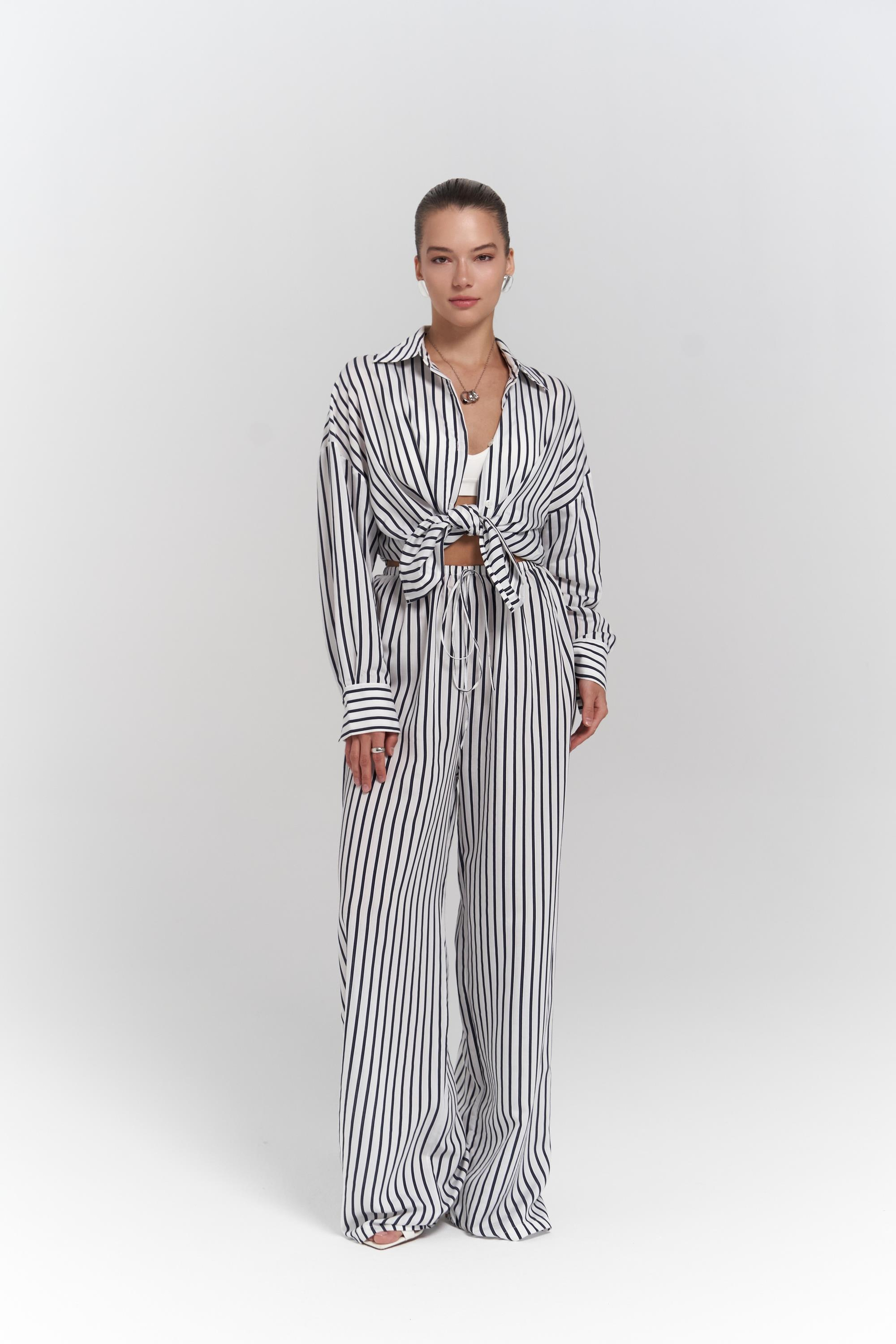 Beatrix Lacivert Çizgili Ekru Gömlek Pantolon Takım