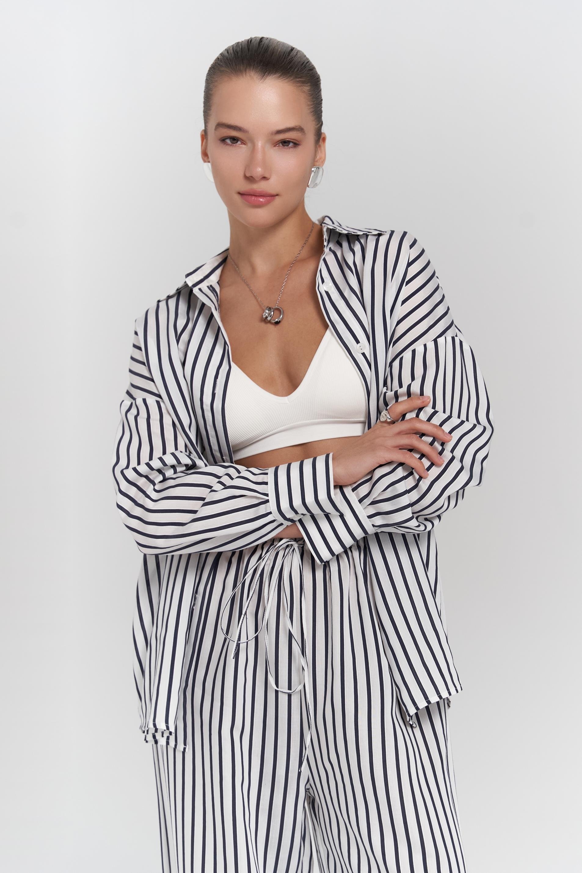 Beatrix Lacivert Çizgili Ekru Gömlek Pantolon Takım