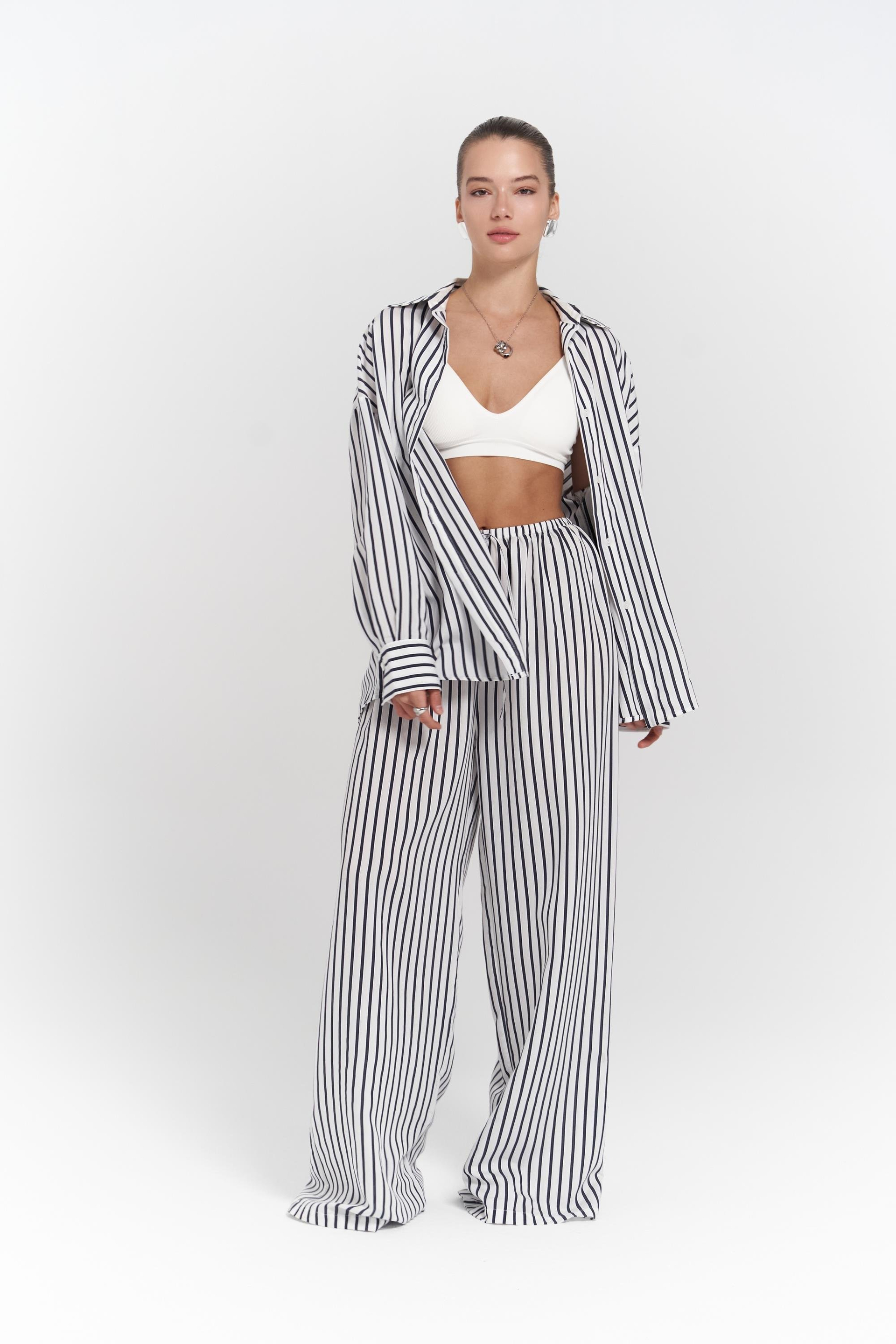 Beatrix Lacivert Çizgili Ekru Gömlek Pantolon Takım