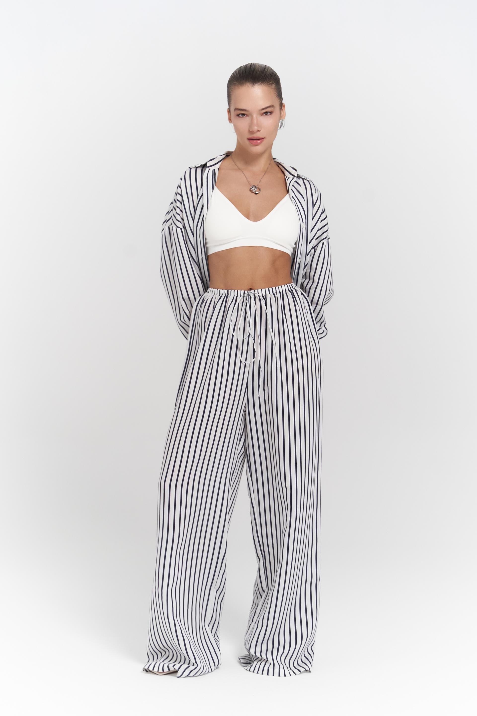 Beatrix Lacivert Çizgili Ekru Gömlek Pantolon Takım