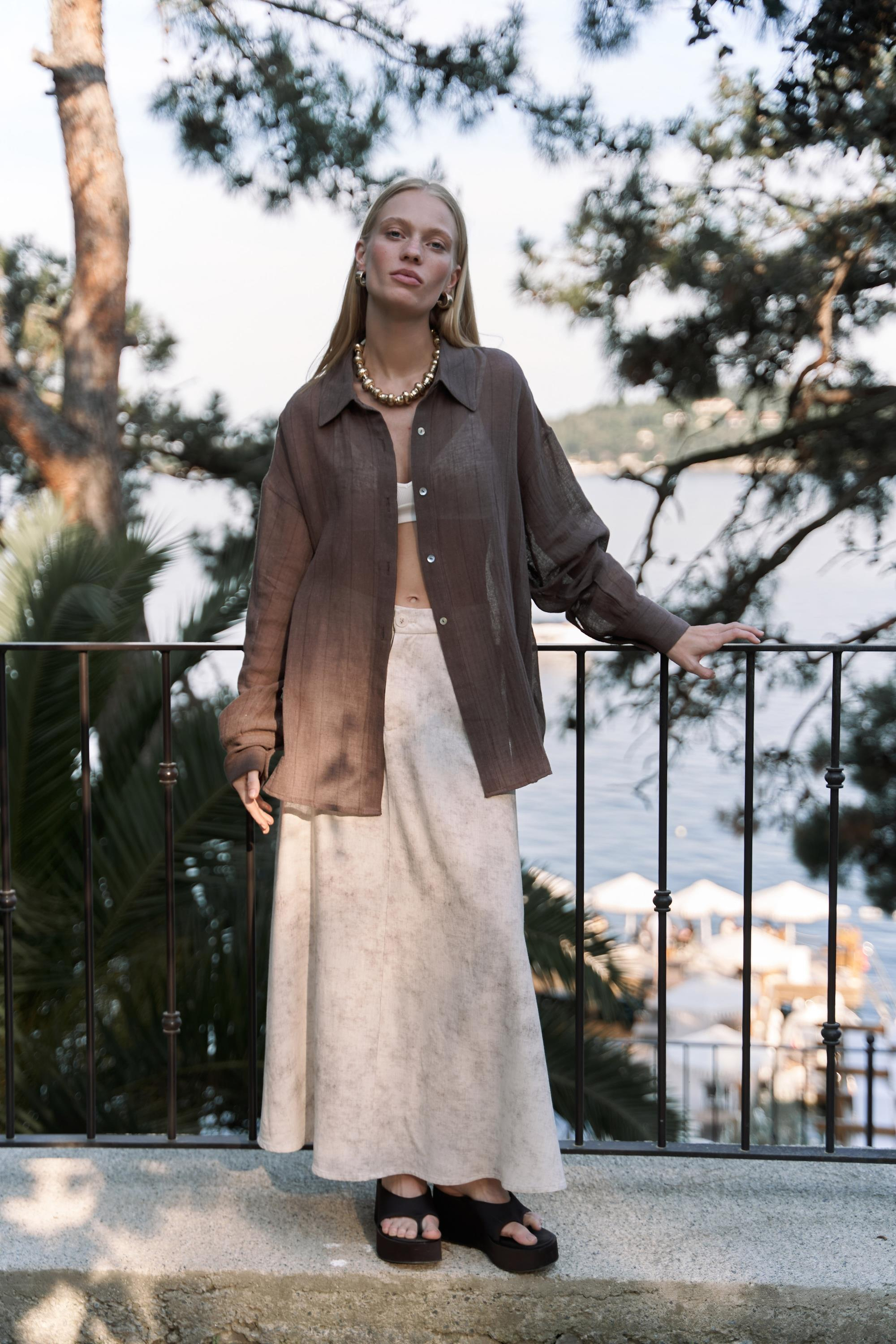 Calynn Sırt Dekolteli Çizgili Kahve Keten Gömlek