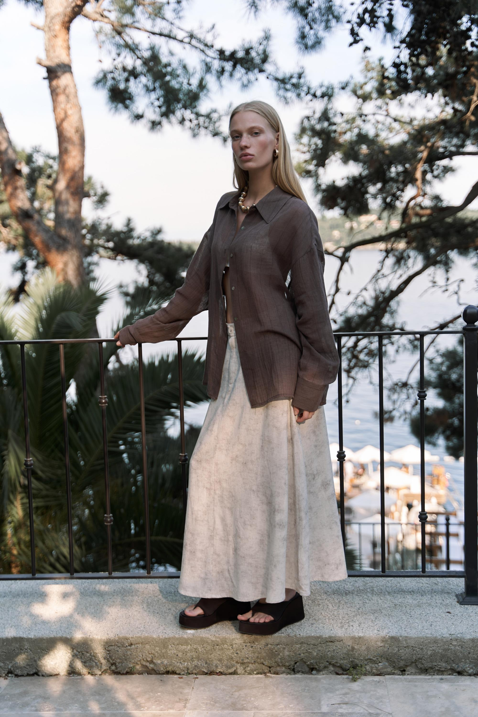 Calynn Sırt Dekolteli Çizgili Kahve Keten Gömlek