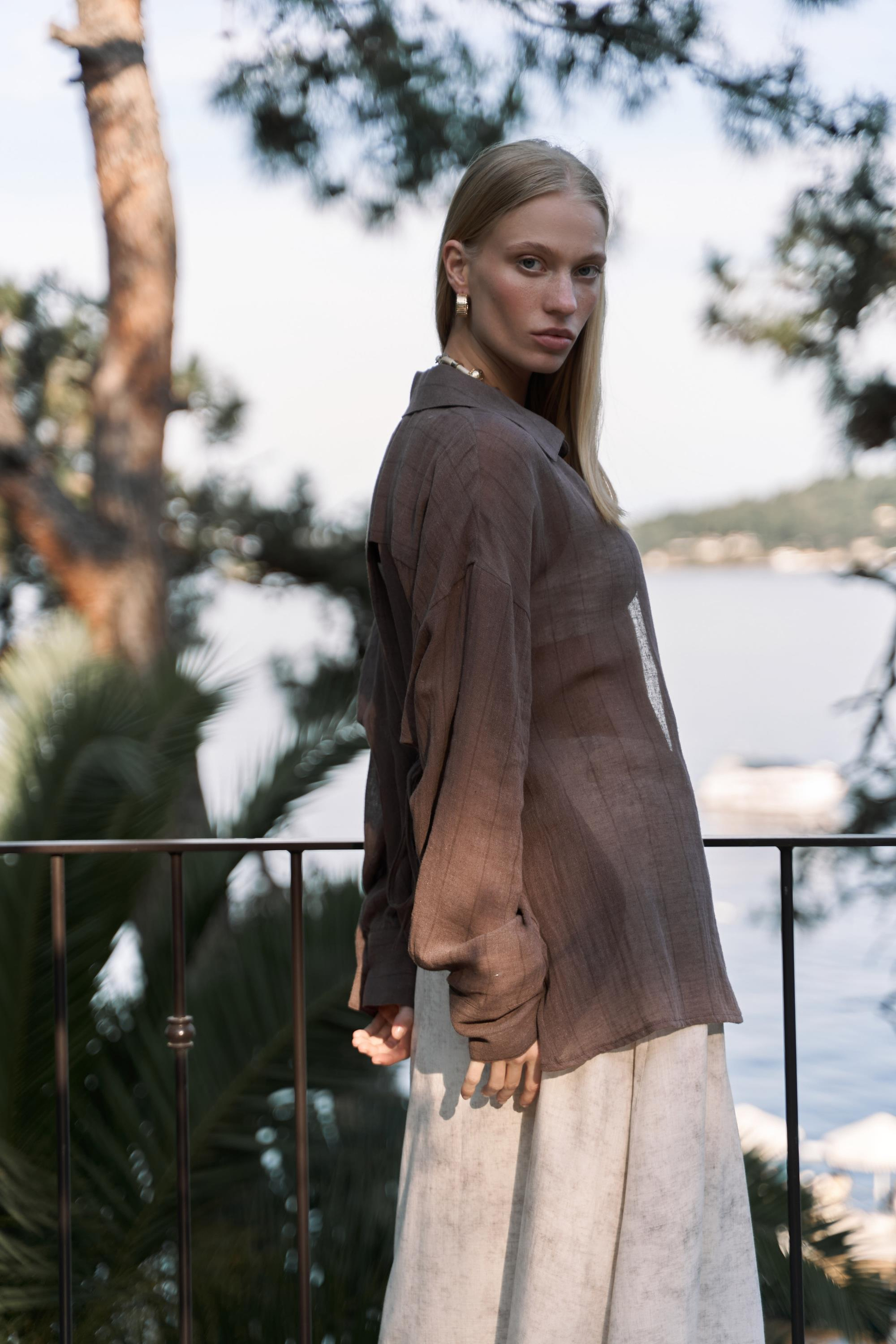 Calynn Sırt Dekolteli Çizgili Kahve Keten Gömlek