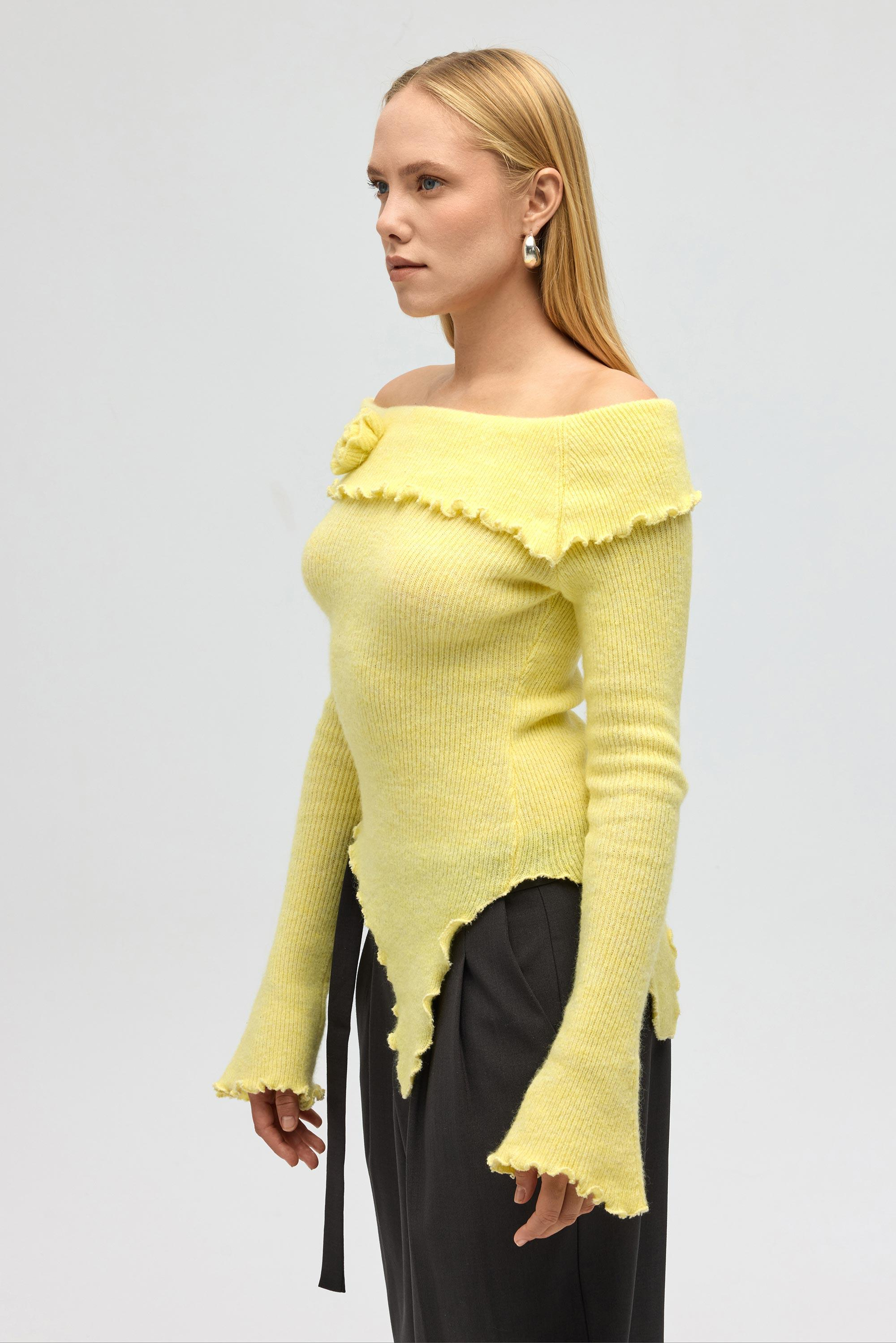 Casica Carmen Yaka Sarı Triko Kazak