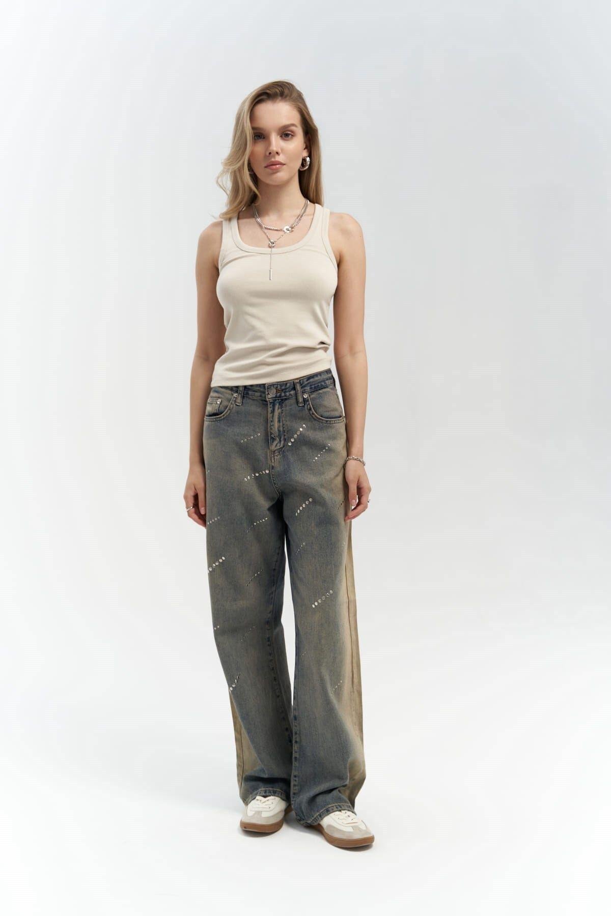 Elang Dirty Gray Jeans With Studs