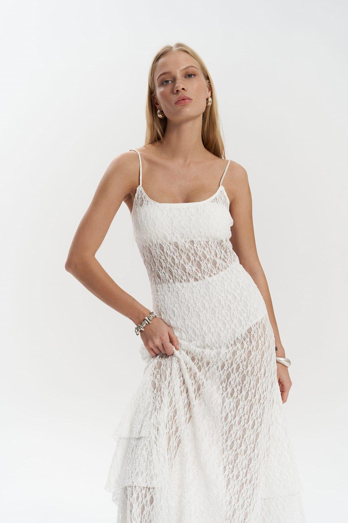 Eli Dantelli Ekru Uzun Elbise