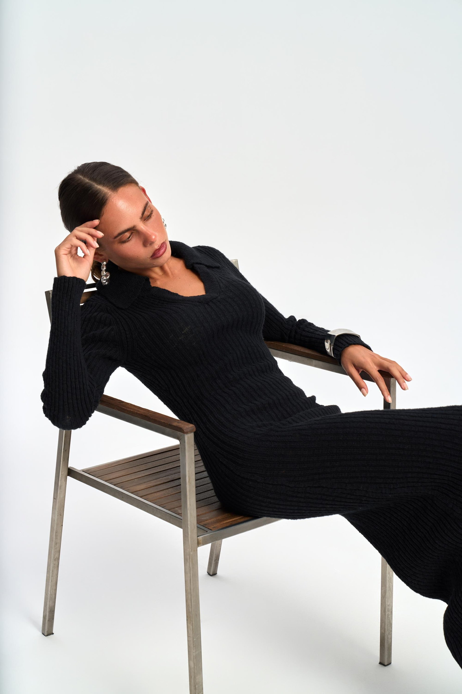 Eloria Polo Yaka Siyah Triko Elbise