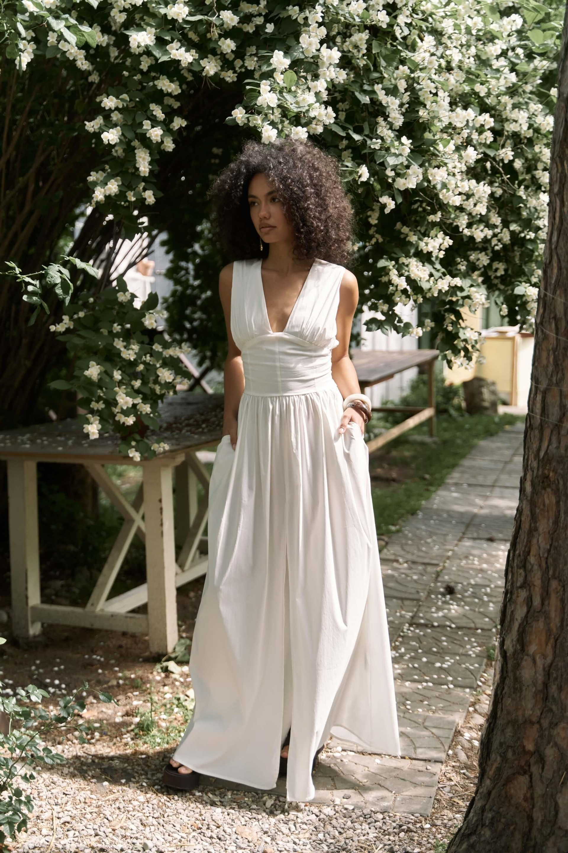 Emilia Korse Detay Ekru Uzun Elbise