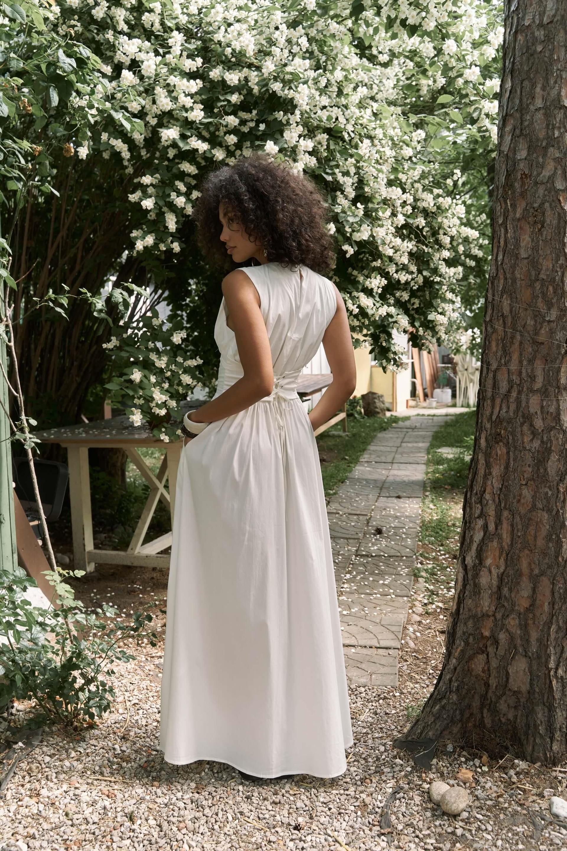 Emilia Korse Detay Ekru Uzun Elbise