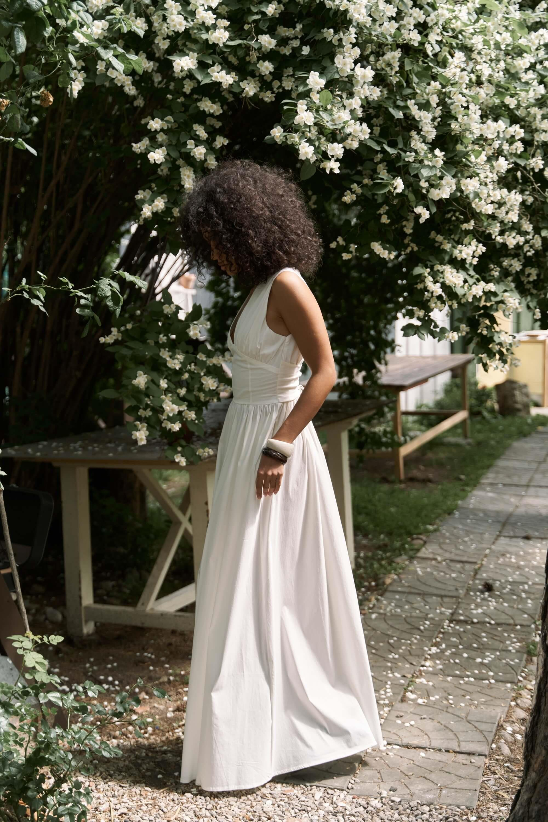 Emilia Korse Detay Ekru Uzun Elbise