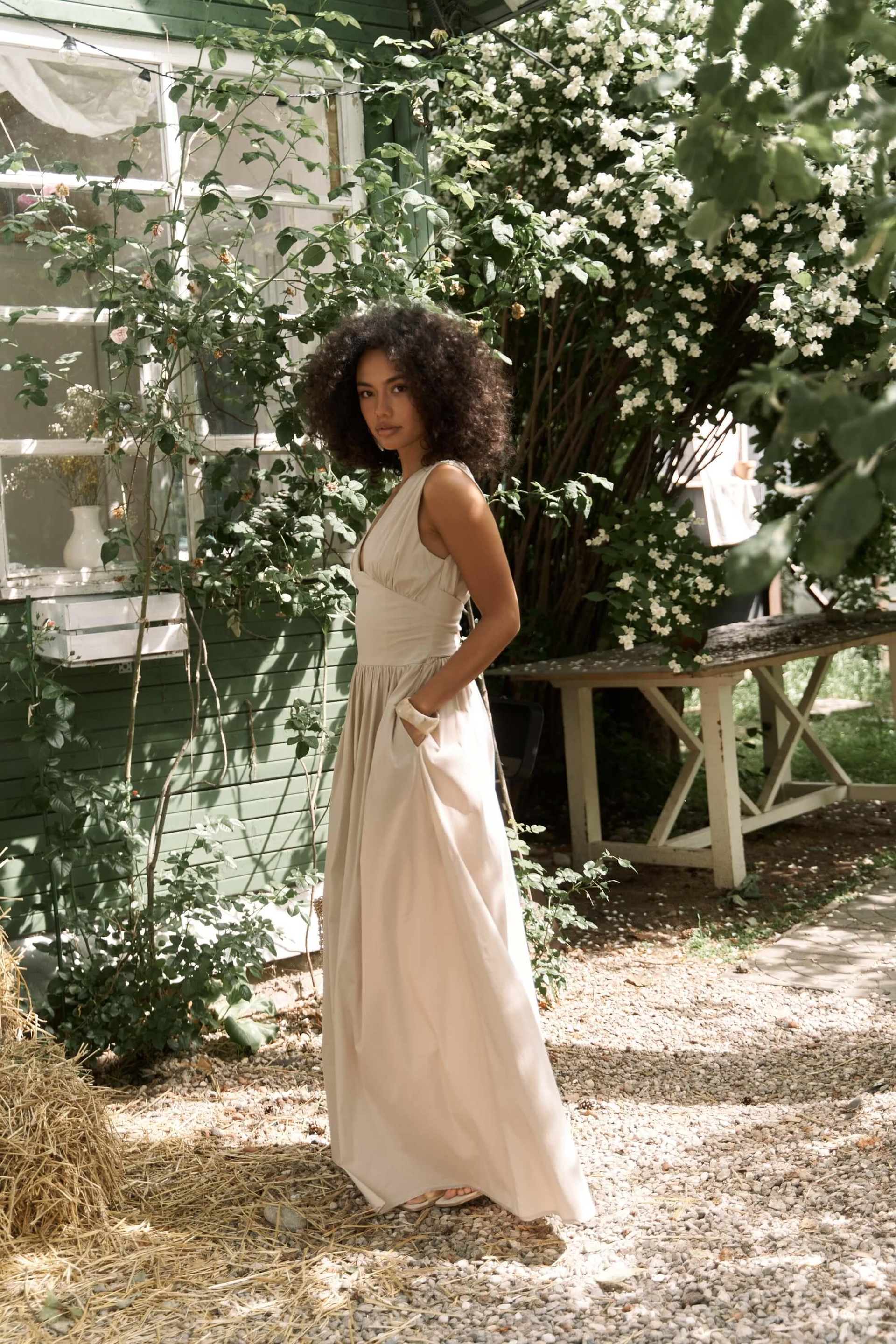 Emilia Korse Detay Taş Uzun Elbise