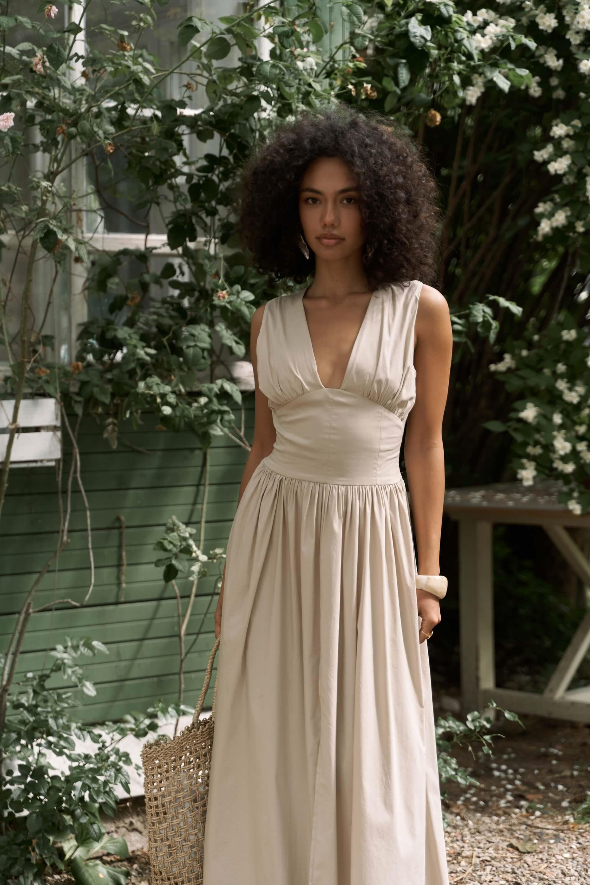 Emilia Korse Detay Taş Uzun Elbise