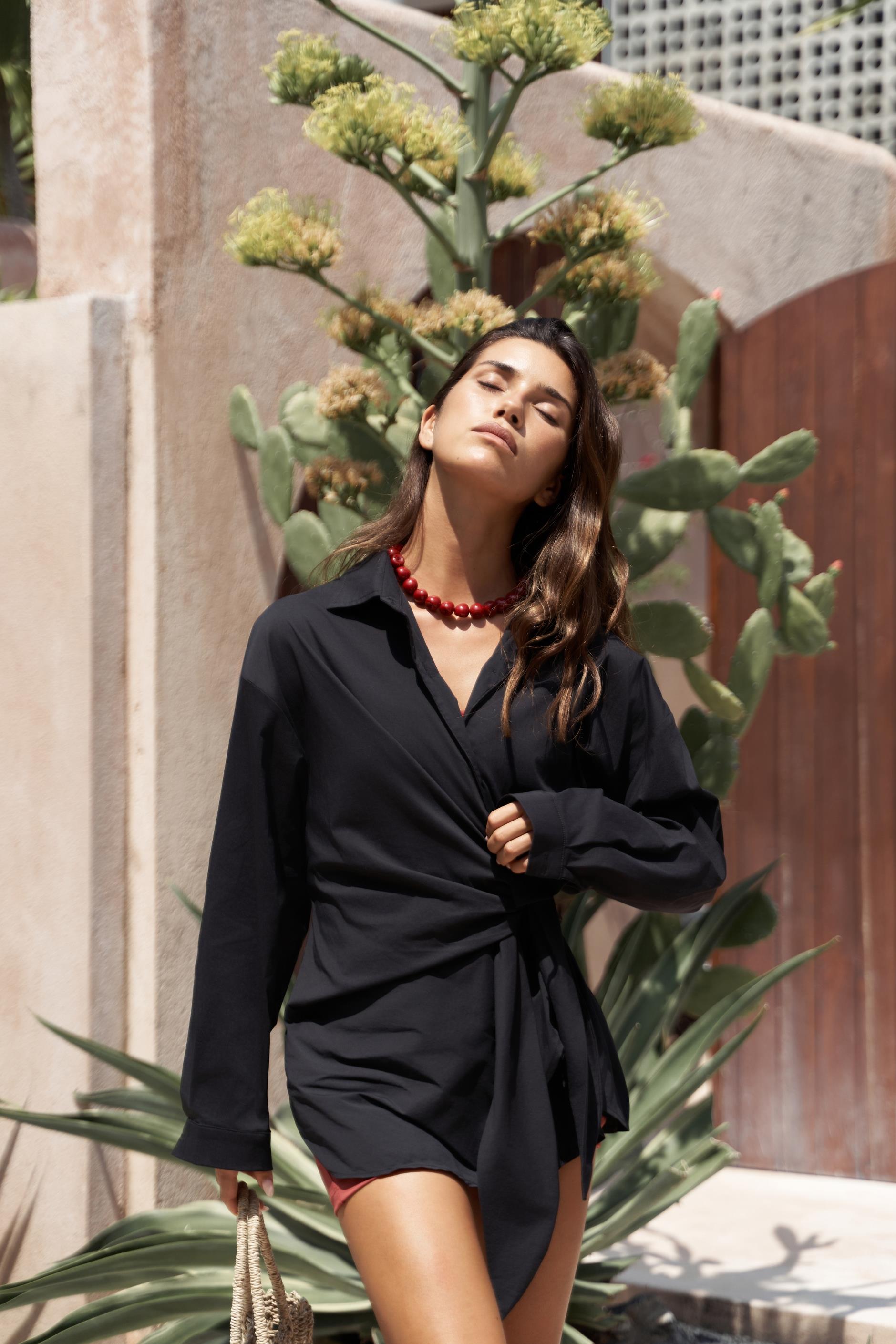 Ester Bağlamalı Siyah Gömlek