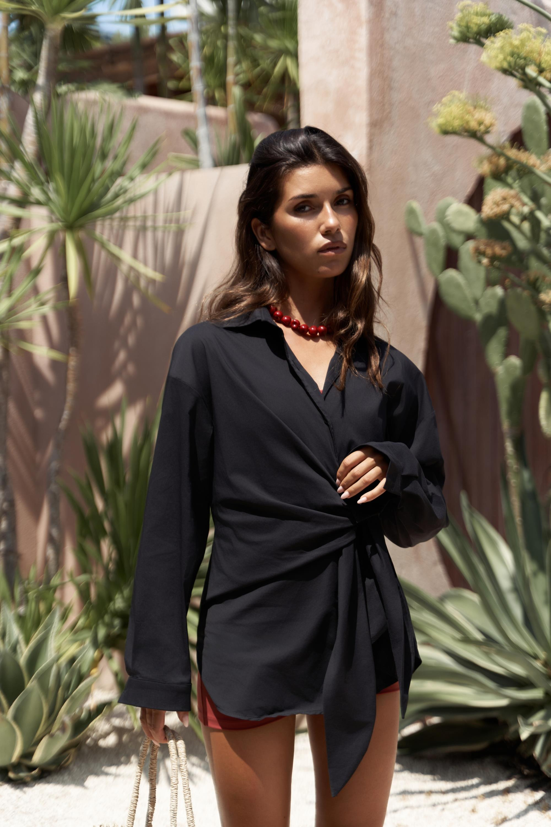 Ester Bağlamalı Siyah Gömlek