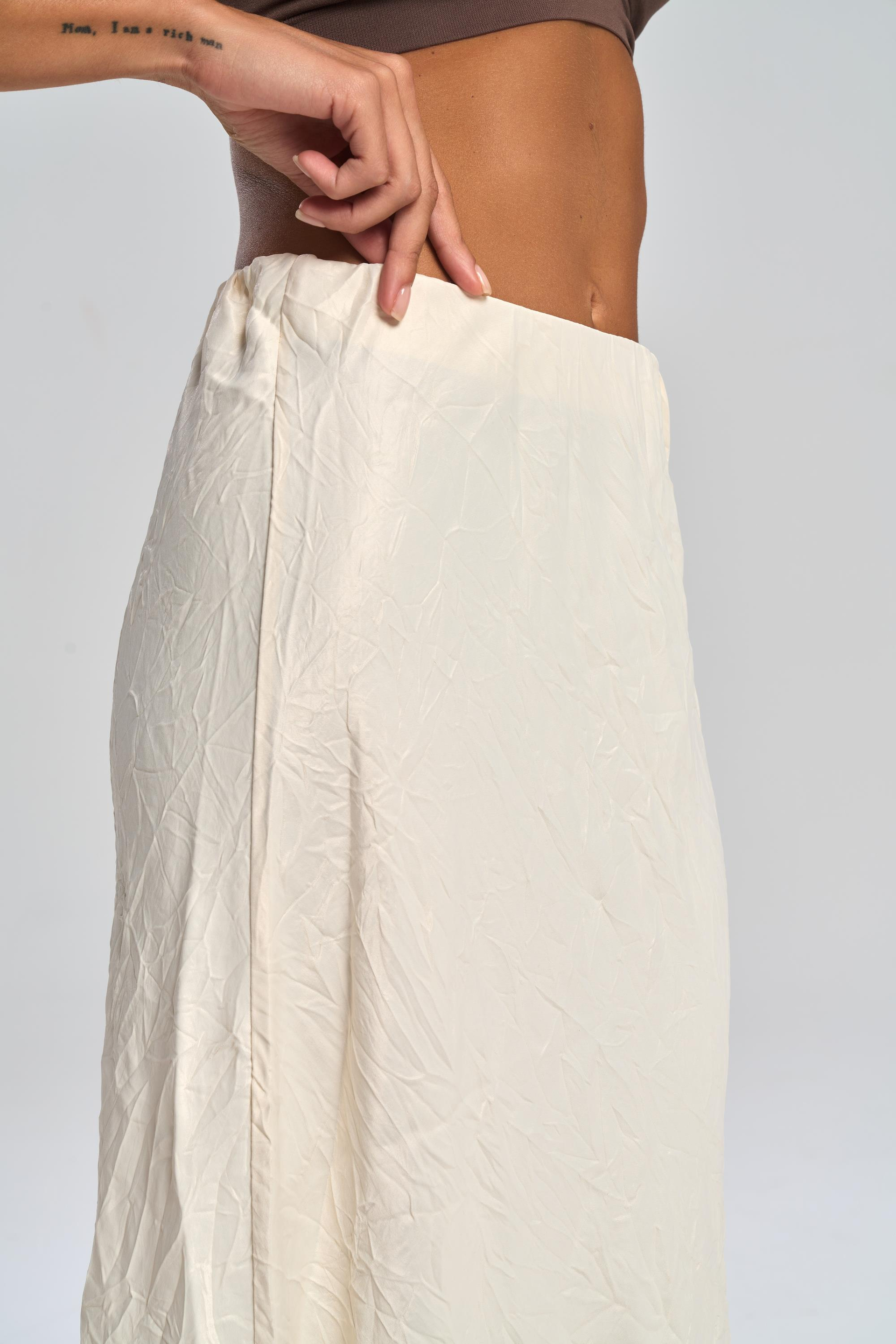 Eubah Kırışık Uzun Ekru Saten Etek