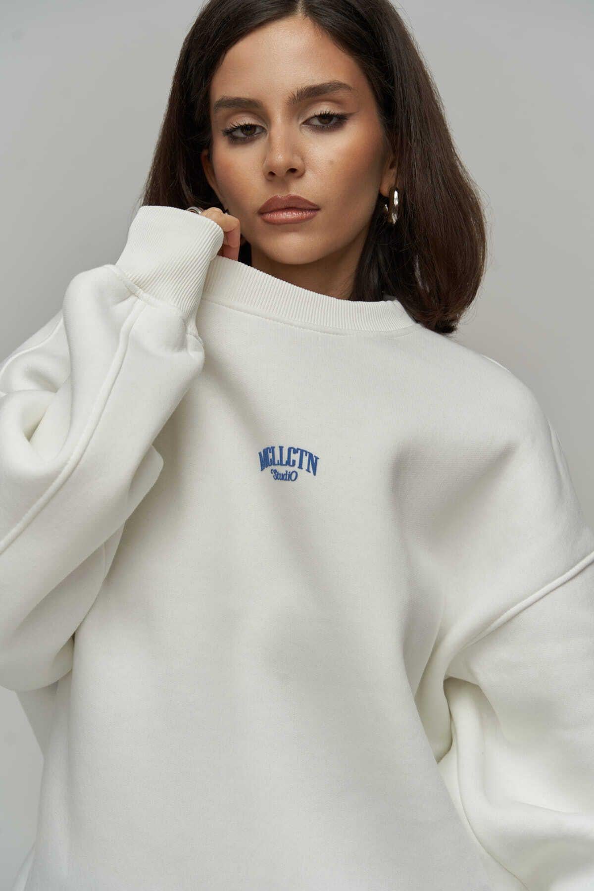 MCLLCTN Fear Less White Unisex Oversize Sweatshirt