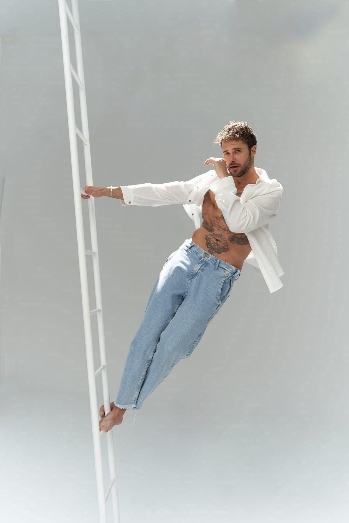 Fergusan Men's Blue Jeans with Belt Detail