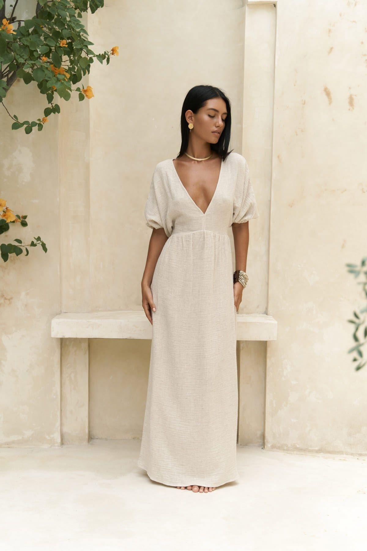 Habire Sırt Dekolteli Bej Elbise